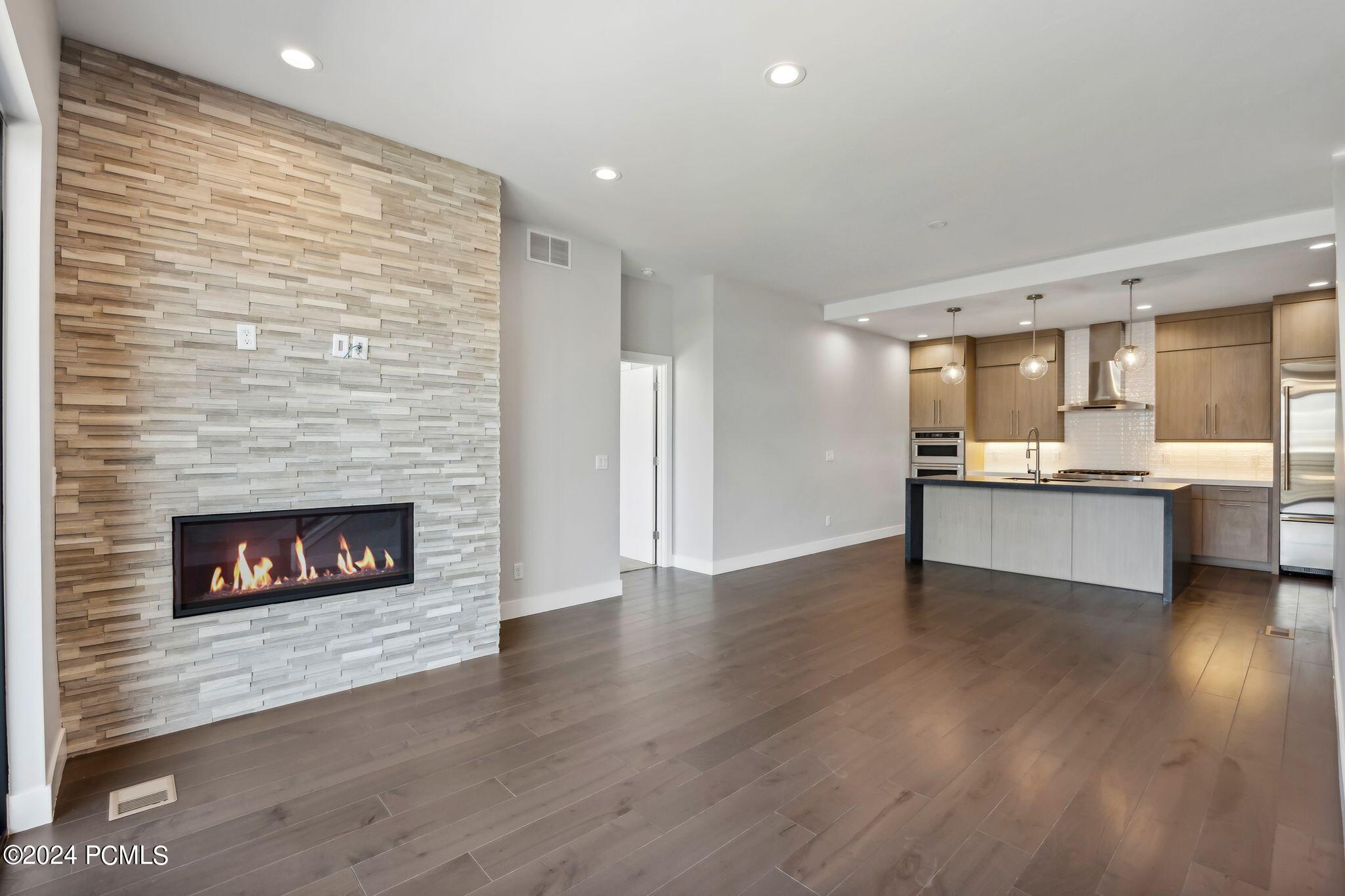 Hideout, Utah 84036, United States, 4 Bedrooms Bedrooms, ,3 BathroomsBathrooms,Residential,Pending,49027