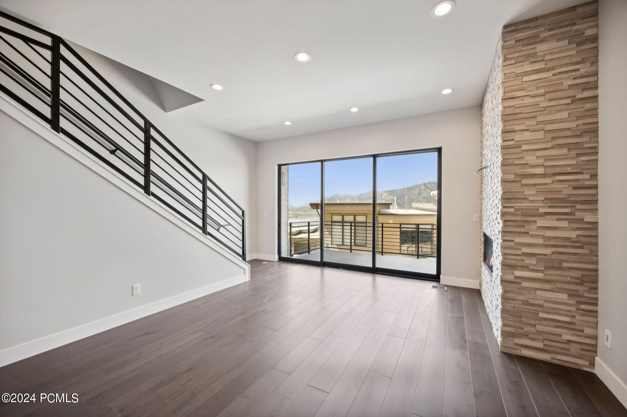 Hideout, Utah 84036, United States, 4 Bedrooms Bedrooms, ,3 BathroomsBathrooms,Residential,Pending,49027