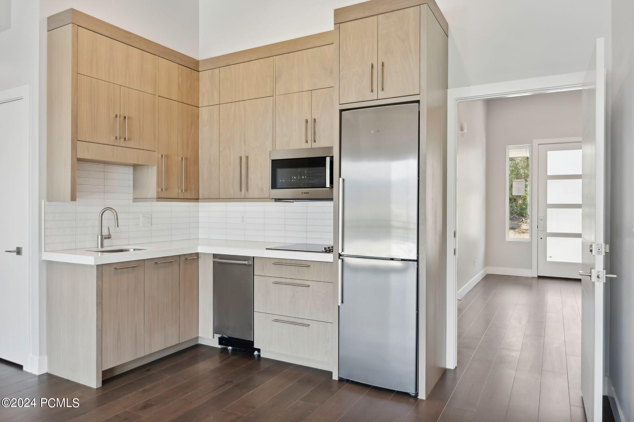 Hideout, Utah 84036, United States, 4 Bedrooms Bedrooms, ,3 BathroomsBathrooms,Residential,Pending,49027