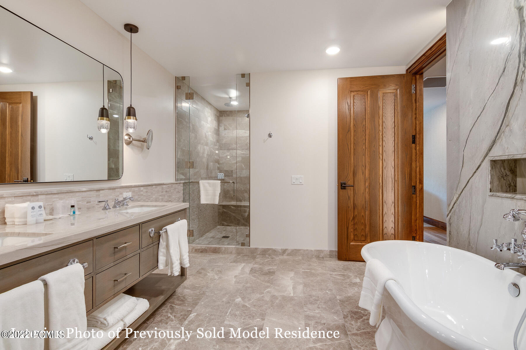 Park City, Utah 84060, United States, 3 Bedrooms Bedrooms, ,4 BathroomsBathrooms,Residential,Pending,74191