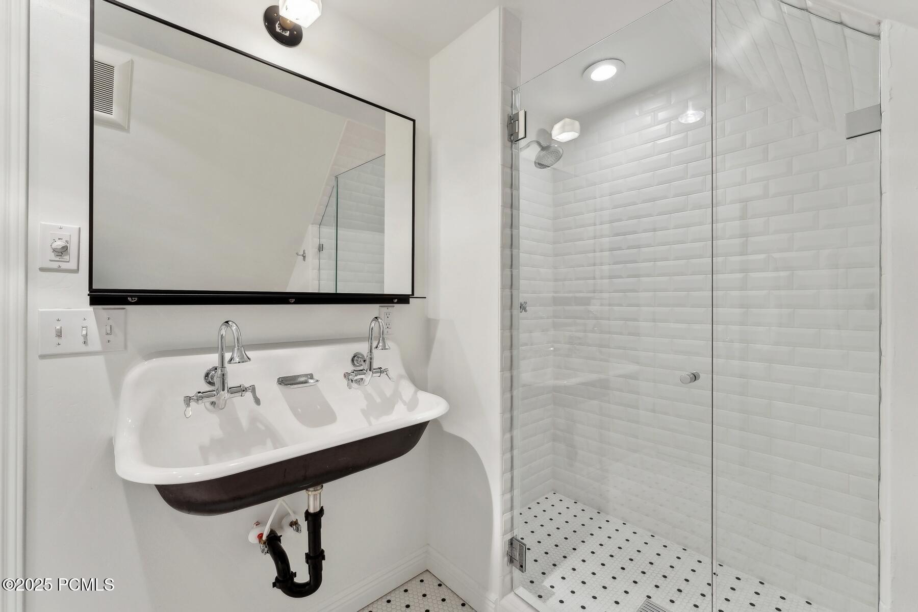 Park City, Utah 84060, United States, 4 Bedrooms Bedrooms, ,4 BathroomsBathrooms,Residential,Pending,11457