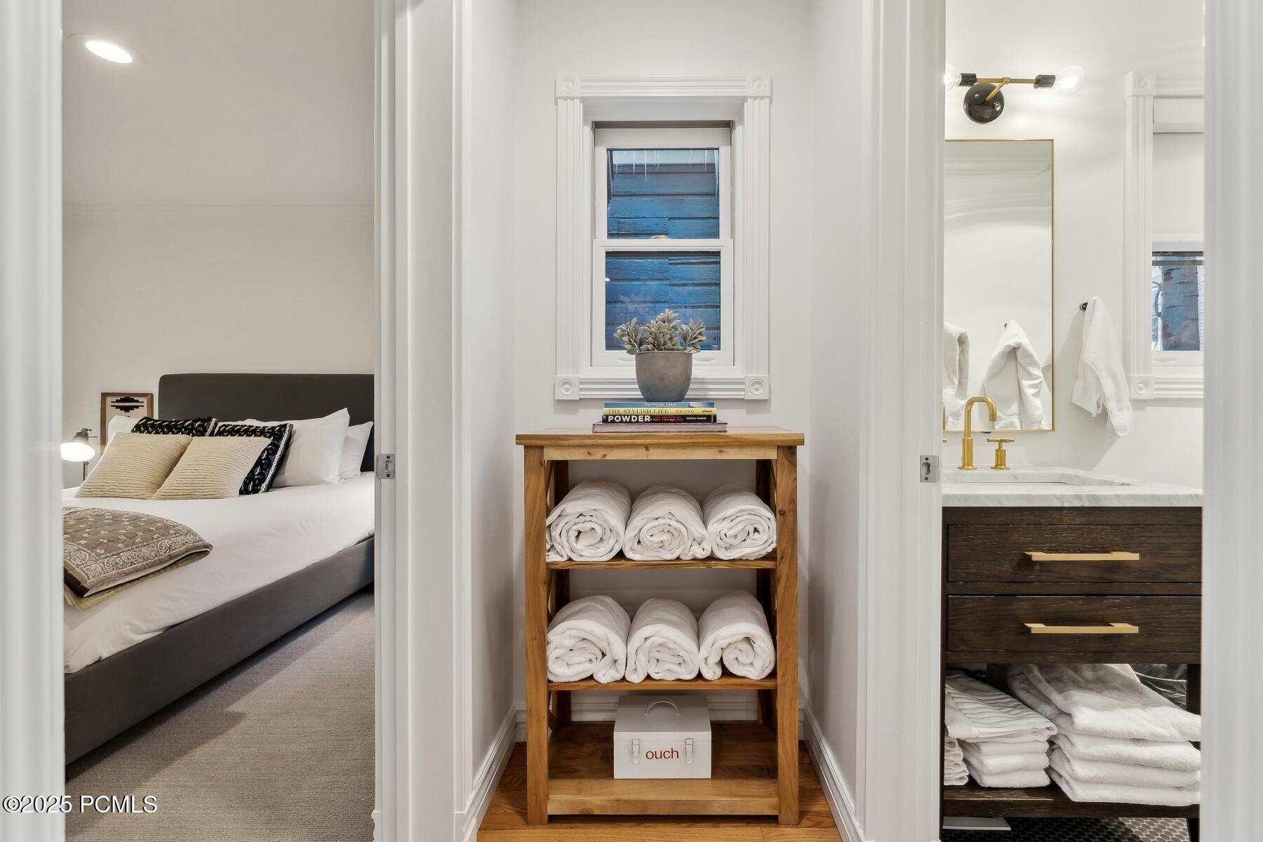 Park City, Utah 84060, United States, 4 Bedrooms Bedrooms, ,4 BathroomsBathrooms,Residential,Pending,11457