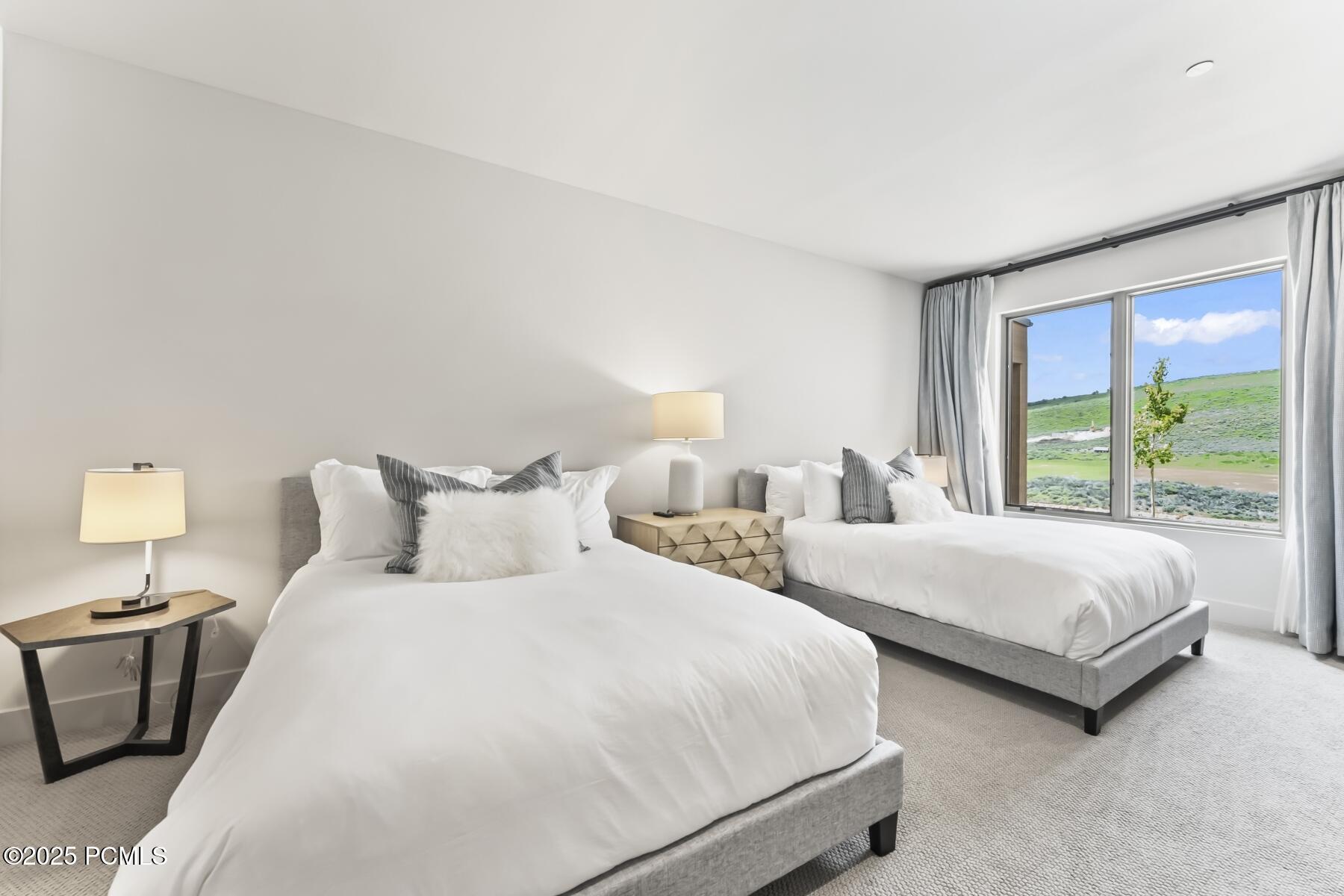 Park City, Utah 84098, United States, 2 Bedrooms Bedrooms, ,3 BathroomsBathrooms,Residential,Pending,58283