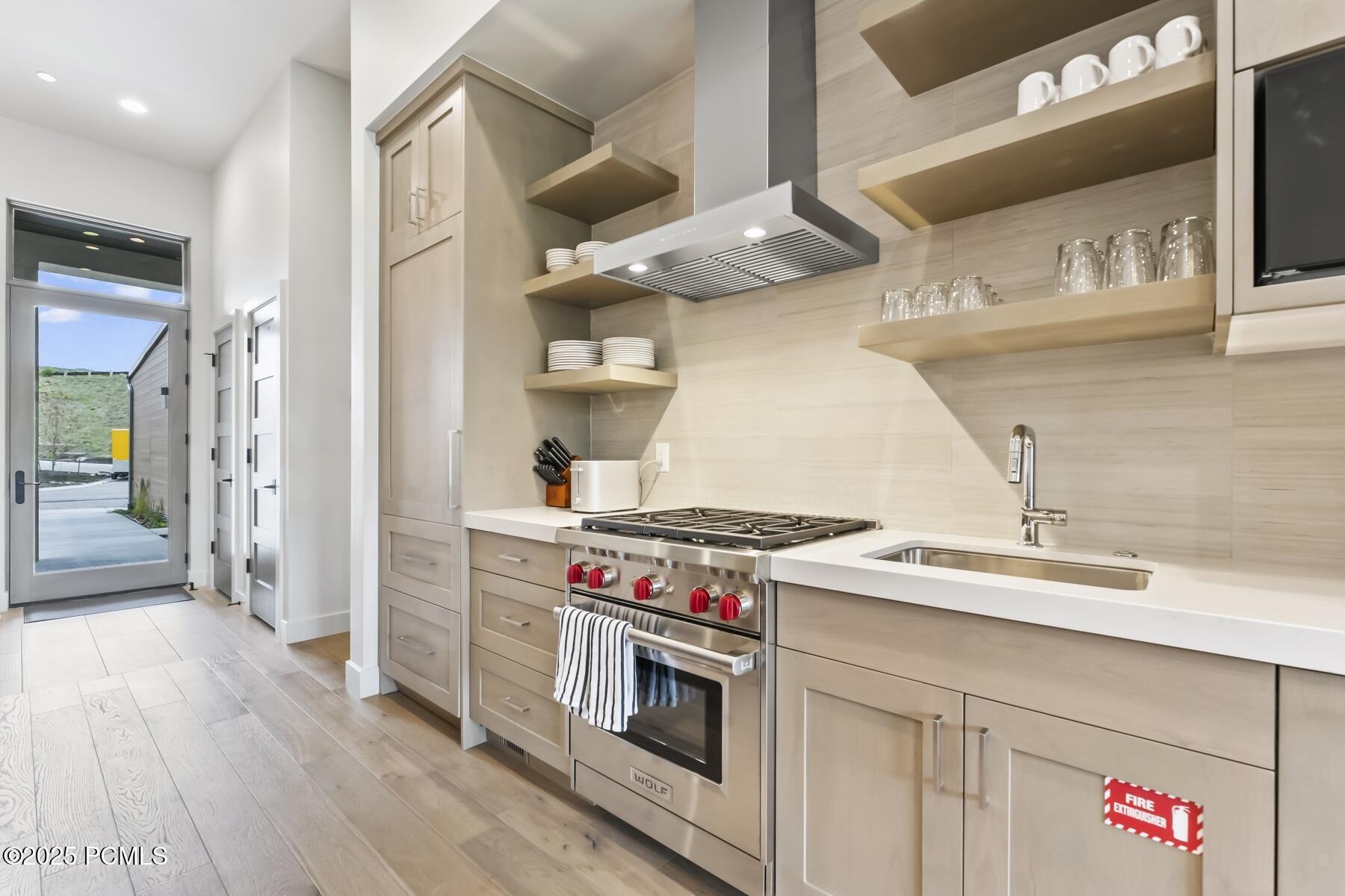 Park City, Utah 84098, United States, 2 Bedrooms Bedrooms, ,3 BathroomsBathrooms,Residential,Pending,58283