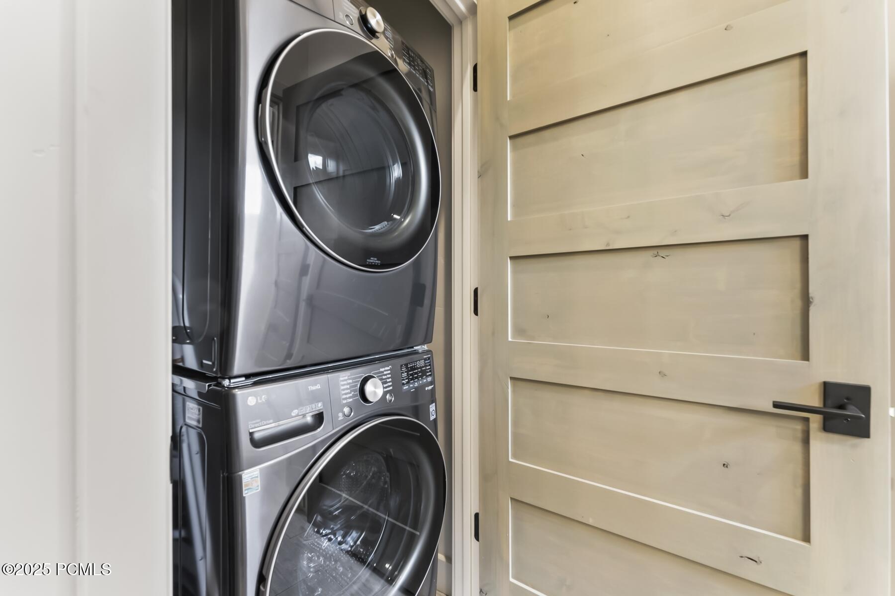 Park City, Utah 84098, United States, 2 Bedrooms Bedrooms, ,3 BathroomsBathrooms,Residential,Pending,58283