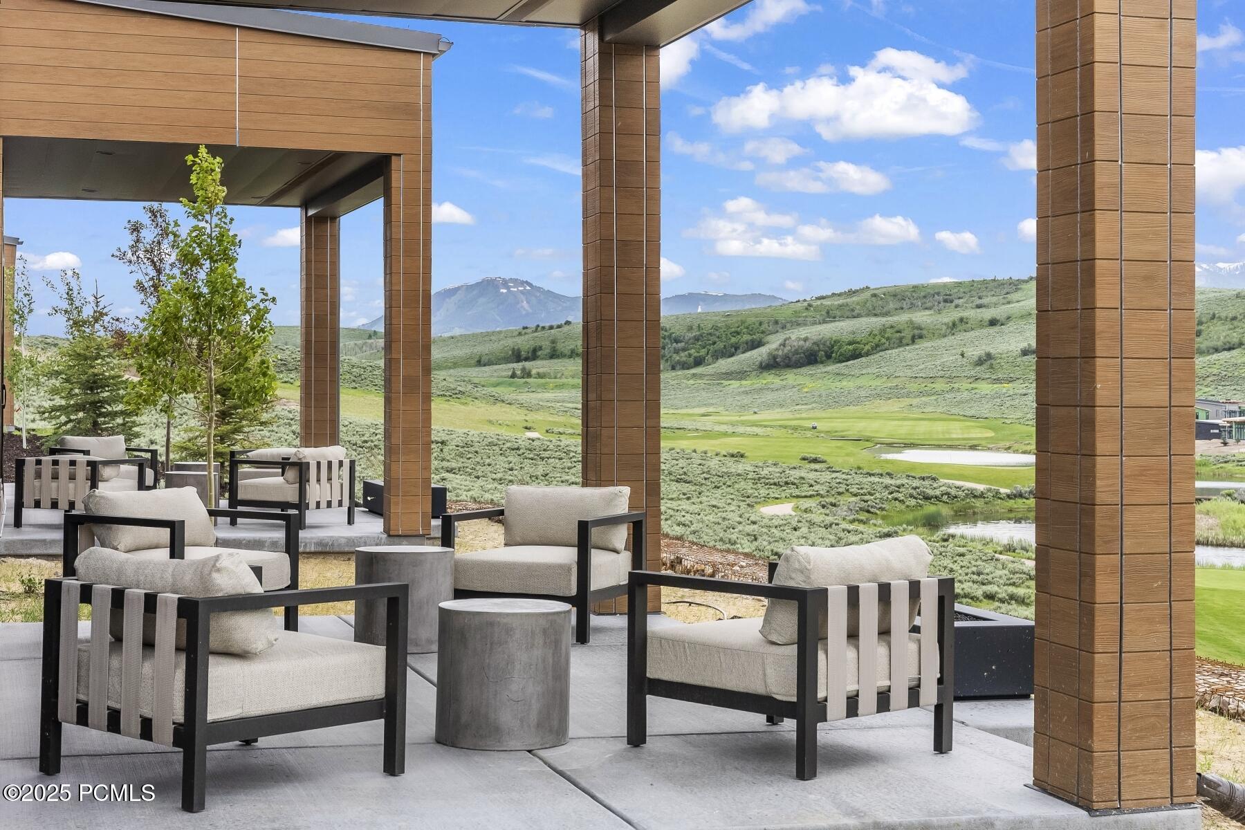 Park City, Utah 84098, United States, 2 Bedrooms Bedrooms, ,3 BathroomsBathrooms,Residential,Pending,58283