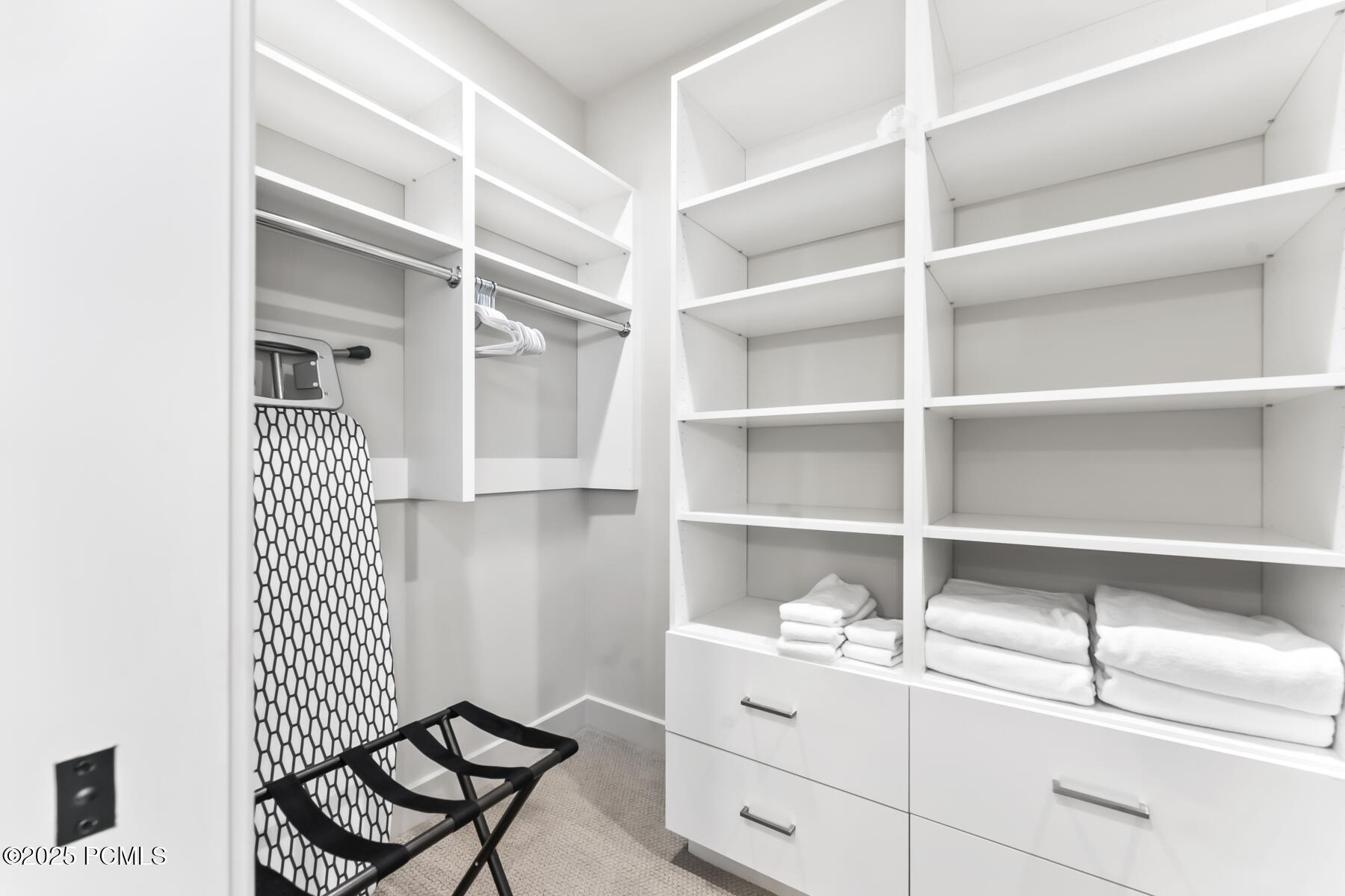 Park City, Utah 84098, United States, 2 Bedrooms Bedrooms, ,3 BathroomsBathrooms,Residential,Pending,58283