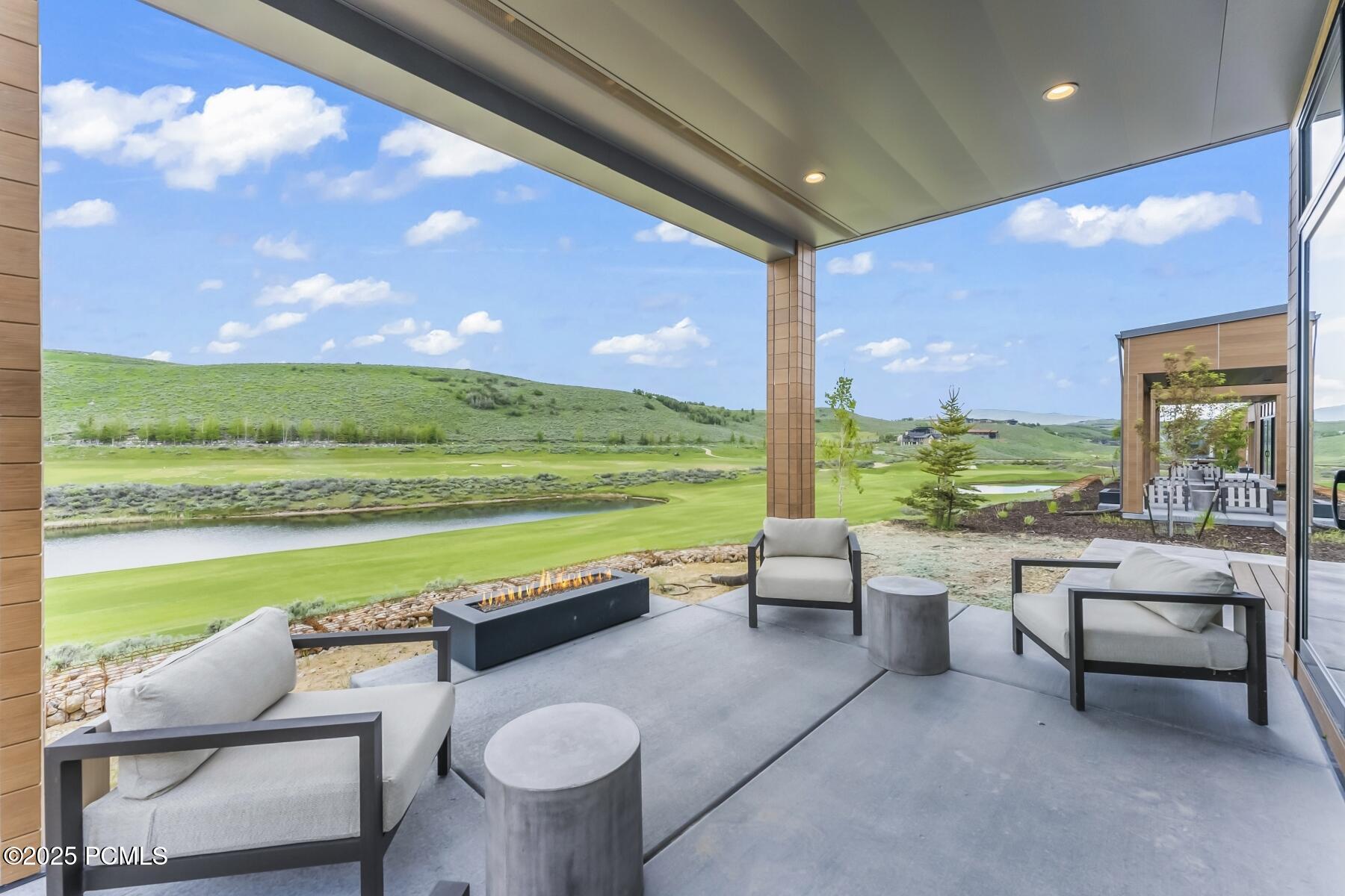 Park City, Utah 84098, United States, 2 Bedrooms Bedrooms, ,3 BathroomsBathrooms,Residential,Pending,58283