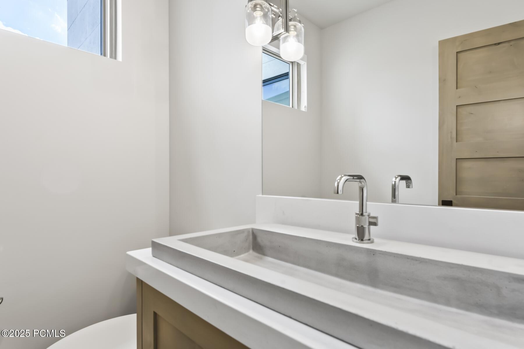 Park City, Utah 84098, United States, 2 Bedrooms Bedrooms, ,3 BathroomsBathrooms,Residential,Pending,58283