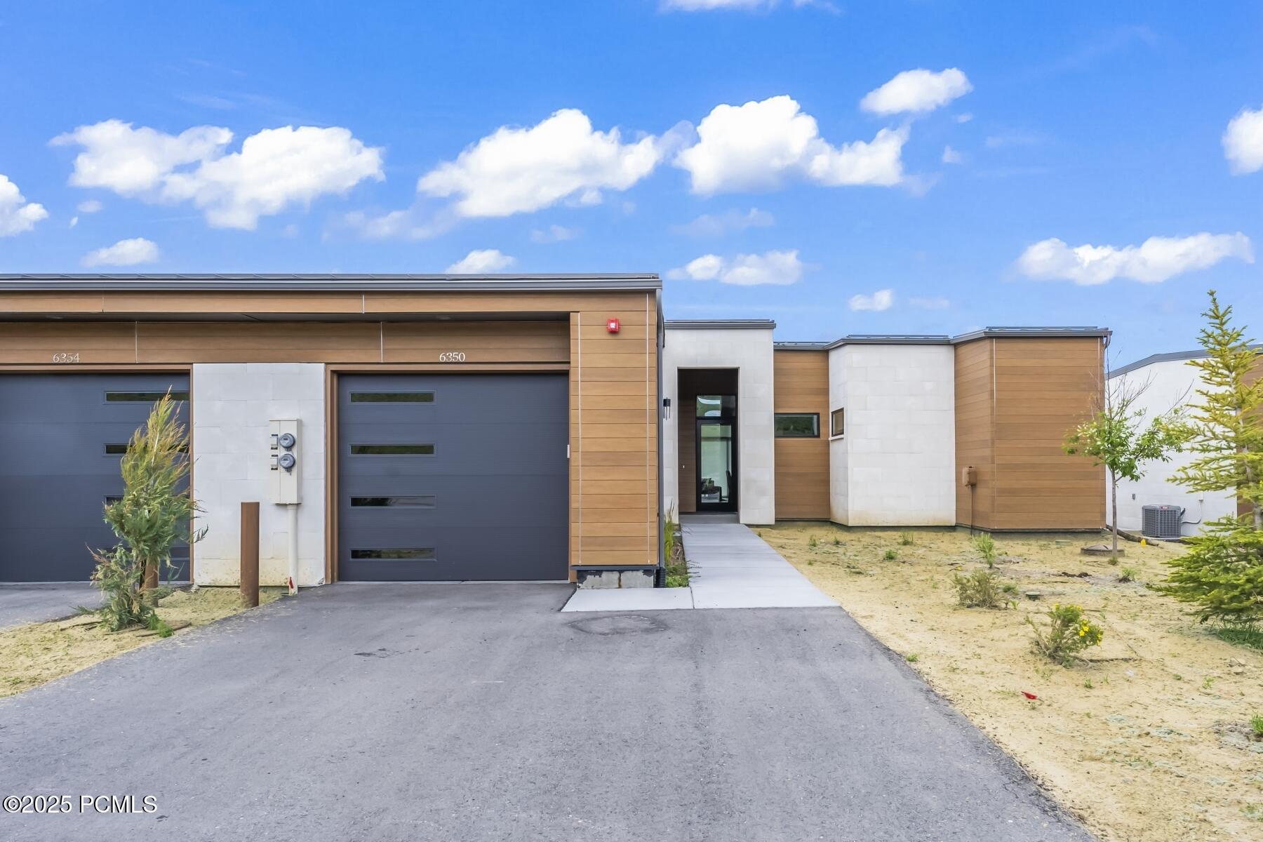 Park City, Utah 84098, United States, 2 Bedrooms Bedrooms, ,3 BathroomsBathrooms,Residential,Pending,58283