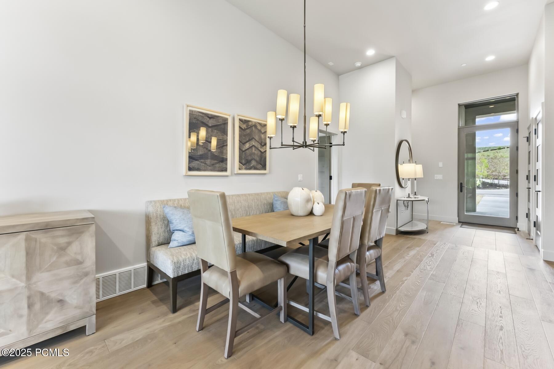 Park City, Utah 84098, United States, 2 Bedrooms Bedrooms, ,3 BathroomsBathrooms,Residential,Pending,58283