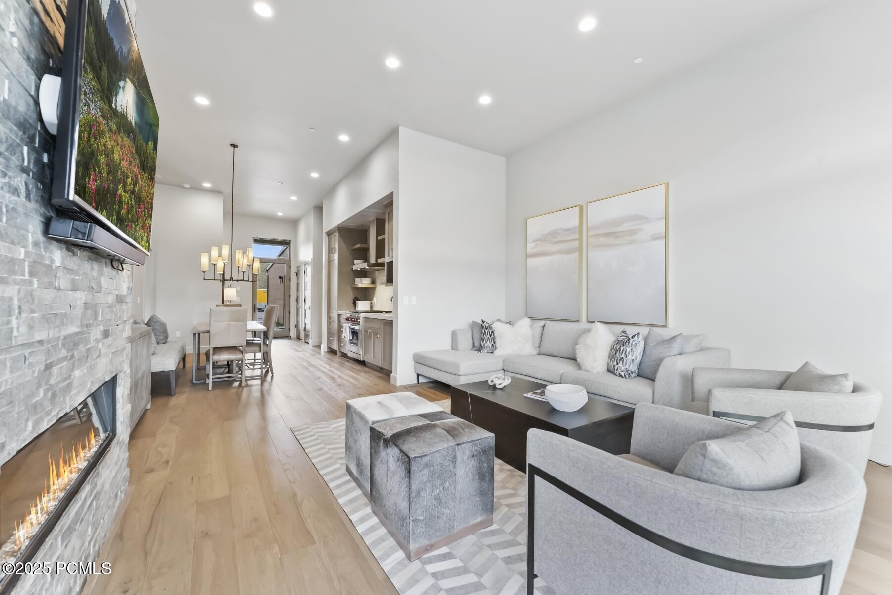 Park City, Utah 84098, United States, 2 Bedrooms Bedrooms, ,3 BathroomsBathrooms,Residential,Pending,58283