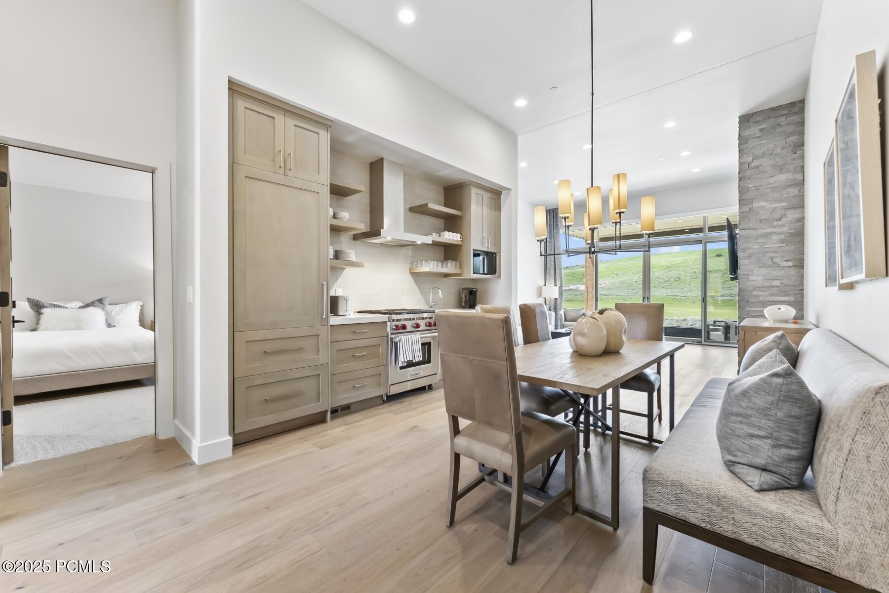 Park City, Utah 84098, United States, 2 Bedrooms Bedrooms, ,3 BathroomsBathrooms,Residential,Pending,58283