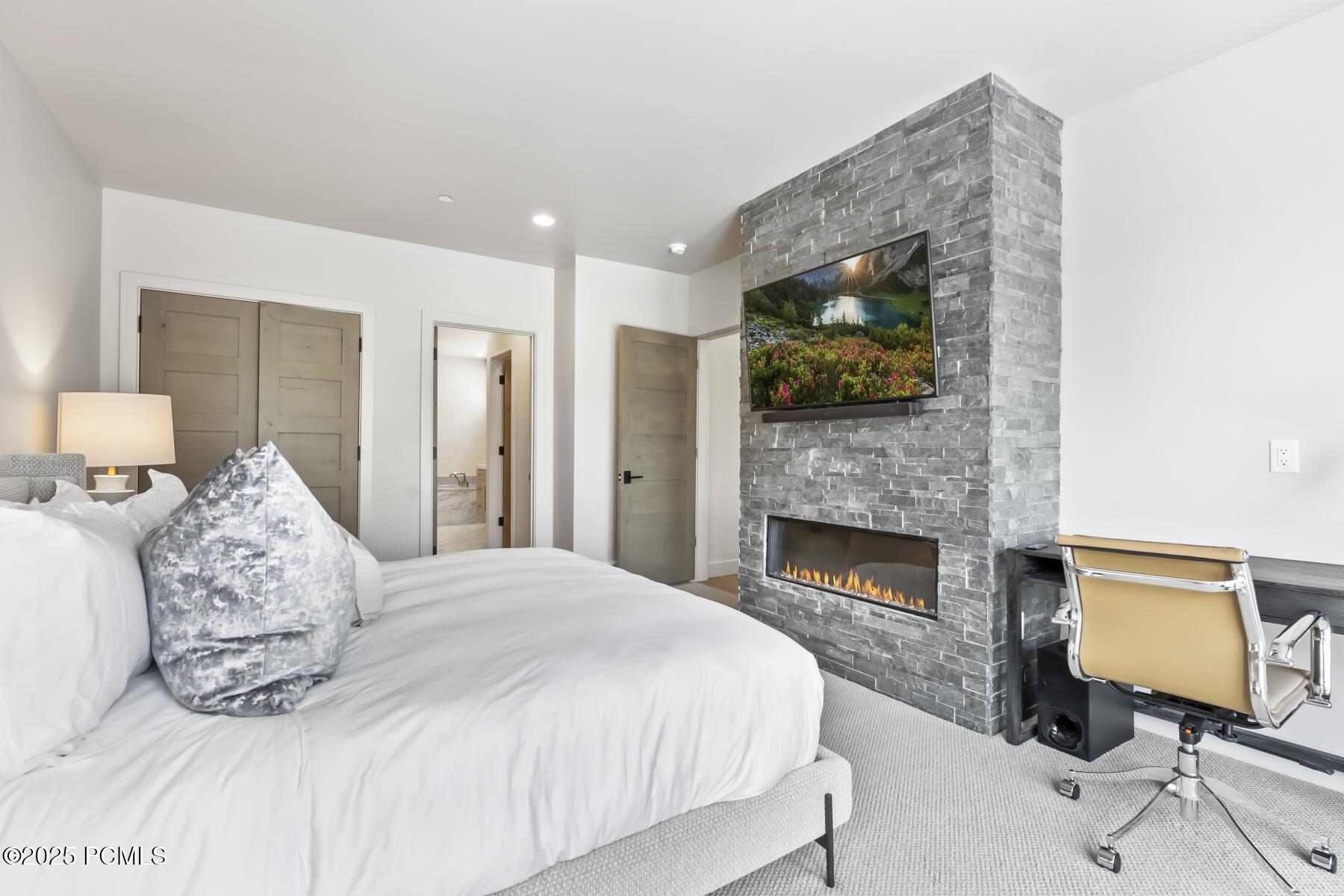 Park City, Utah 84098, United States, 2 Bedrooms Bedrooms, ,3 BathroomsBathrooms,Residential,Pending,58283