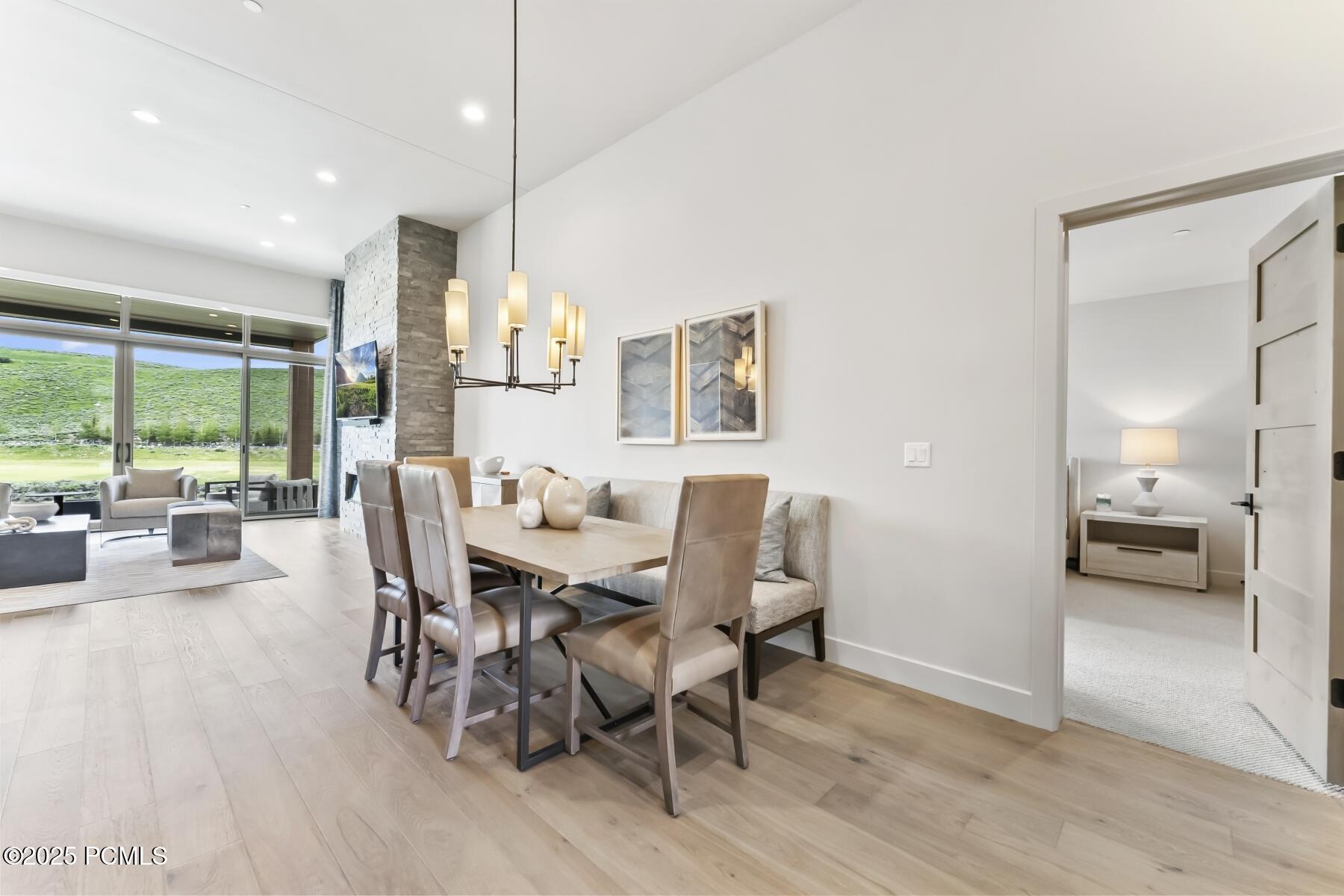 Park City, Utah 84098, United States, 2 Bedrooms Bedrooms, ,3 BathroomsBathrooms,Residential,Pending,58283