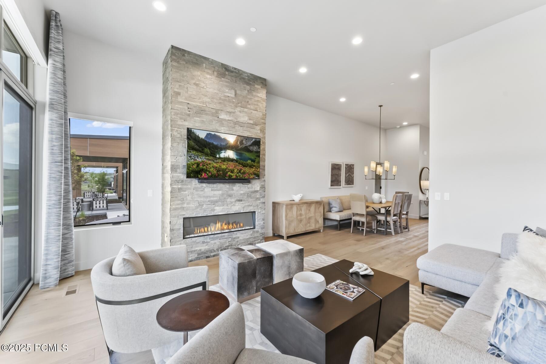 Park City, Utah 84098, United States, 2 Bedrooms Bedrooms, ,3 BathroomsBathrooms,Residential,Pending,58283