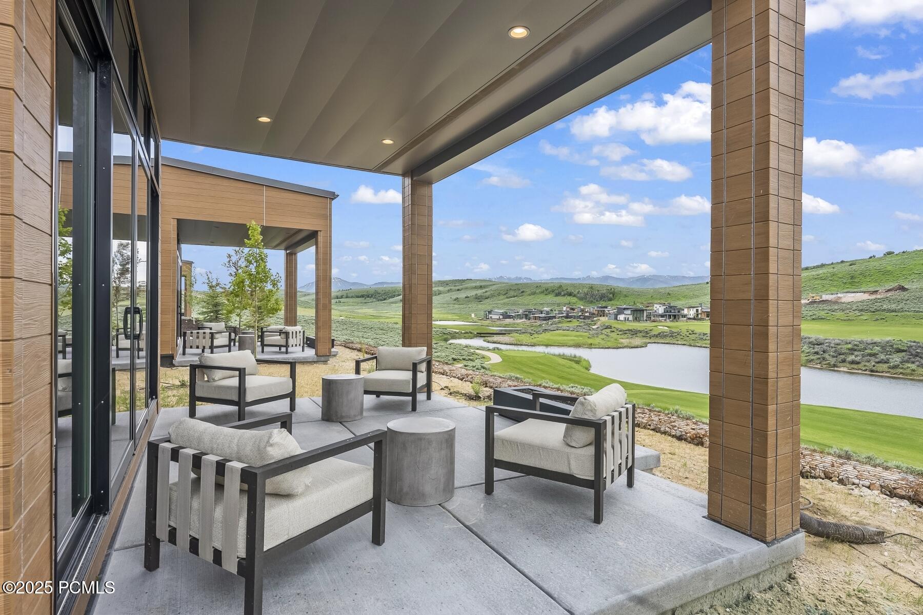 Park City, Utah 84098, United States, 2 Bedrooms Bedrooms, ,3 BathroomsBathrooms,Residential,Pending,58283