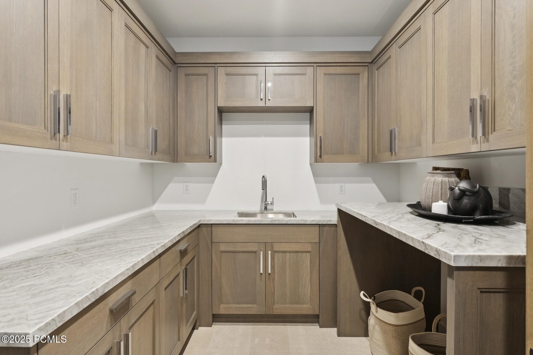 Park City, Utah 84098, United States, 3 Bedrooms Bedrooms, ,4 BathroomsBathrooms,Residential,Active,28104