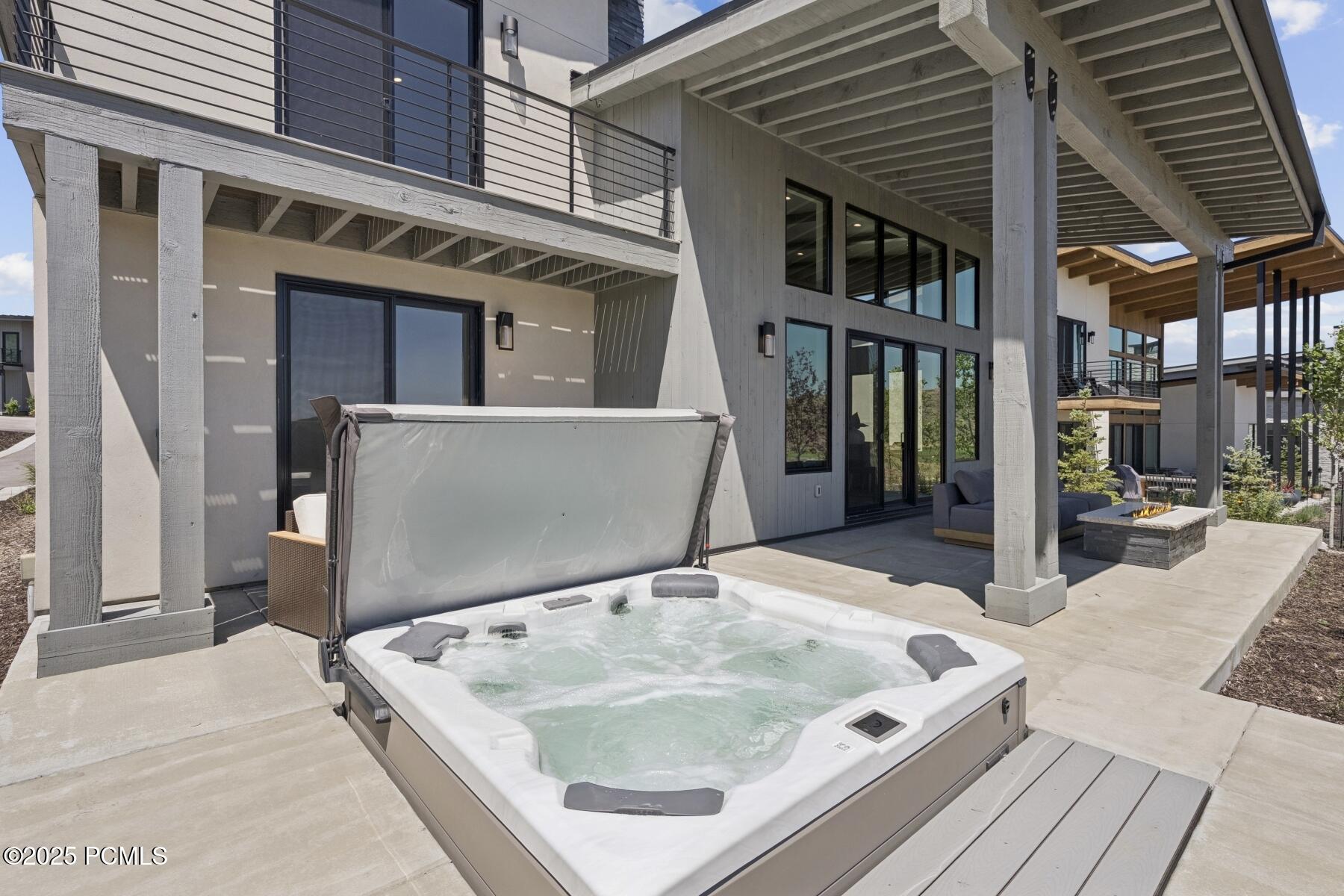 Park City, Utah 84098, United States, 3 Bedrooms Bedrooms, ,4 BathroomsBathrooms,Residential,Active,28104