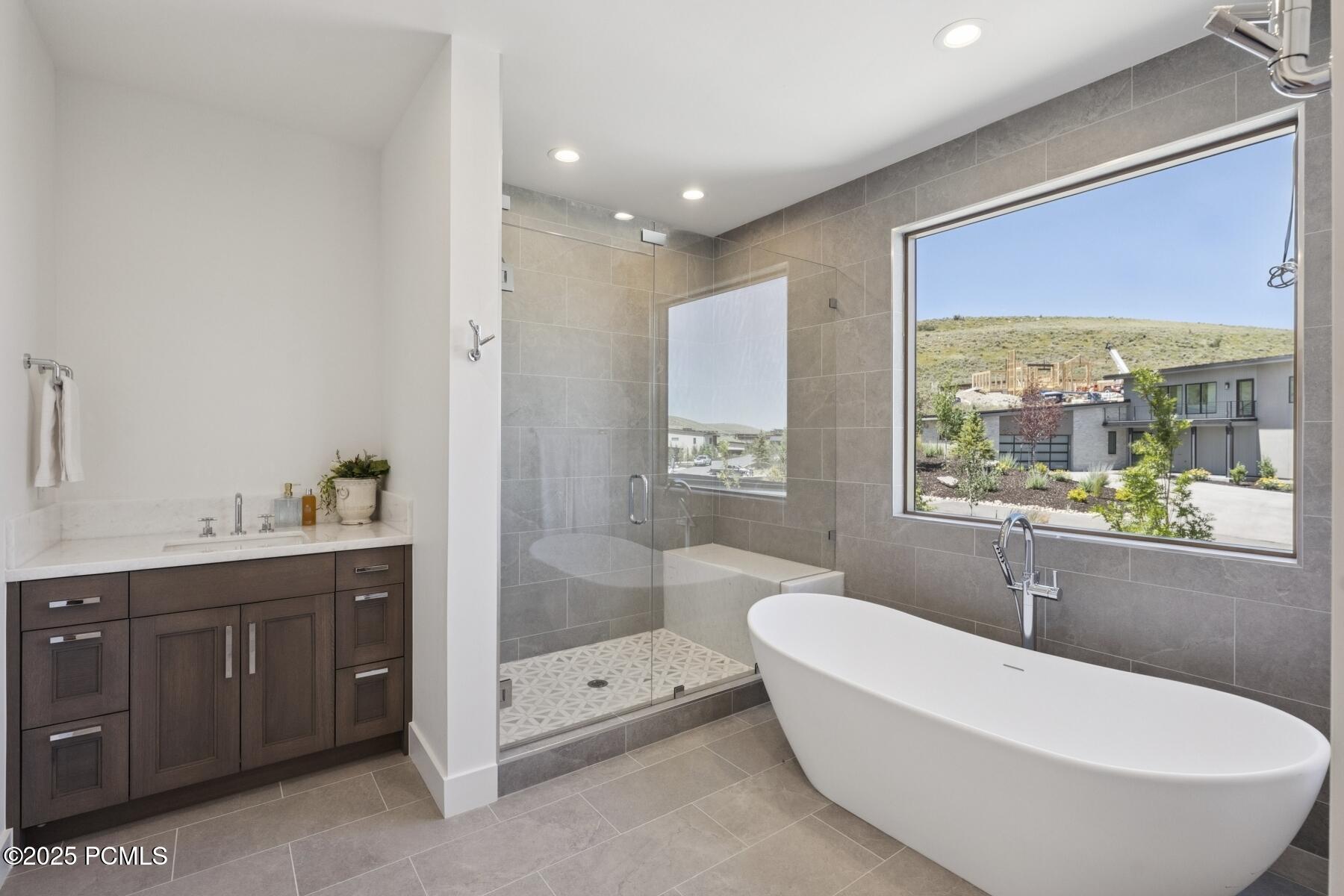 Park City, Utah 84098, United States, 3 Bedrooms Bedrooms, ,4 BathroomsBathrooms,Residential,Active,28104