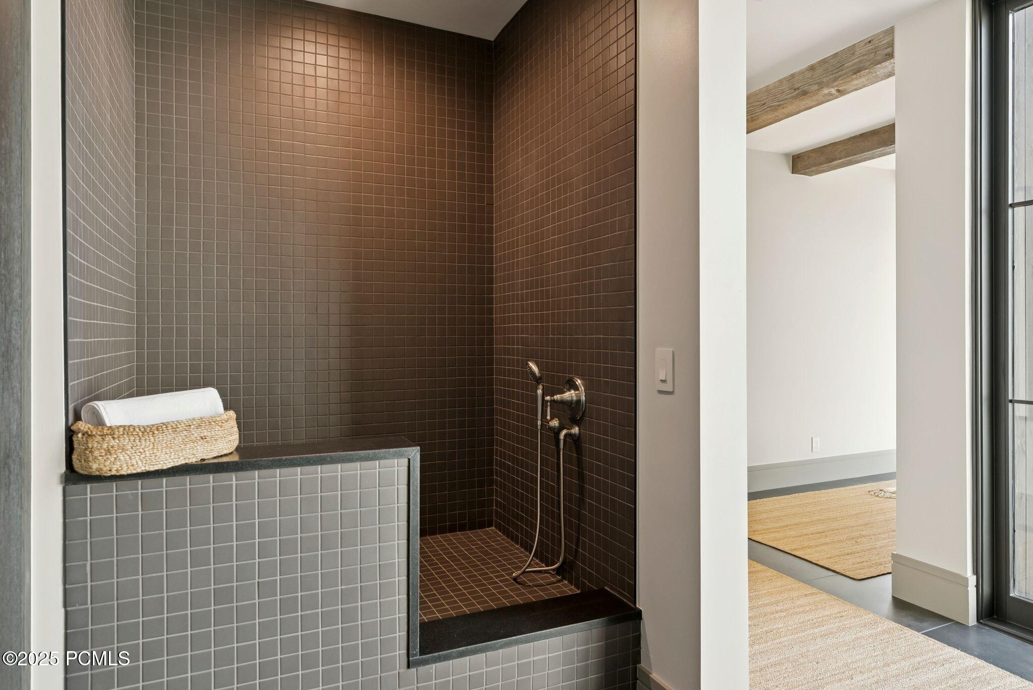 Heber City, Utah 84032, United States, 4 Bedrooms Bedrooms, ,5 BathroomsBathrooms,Residential,Active,200362