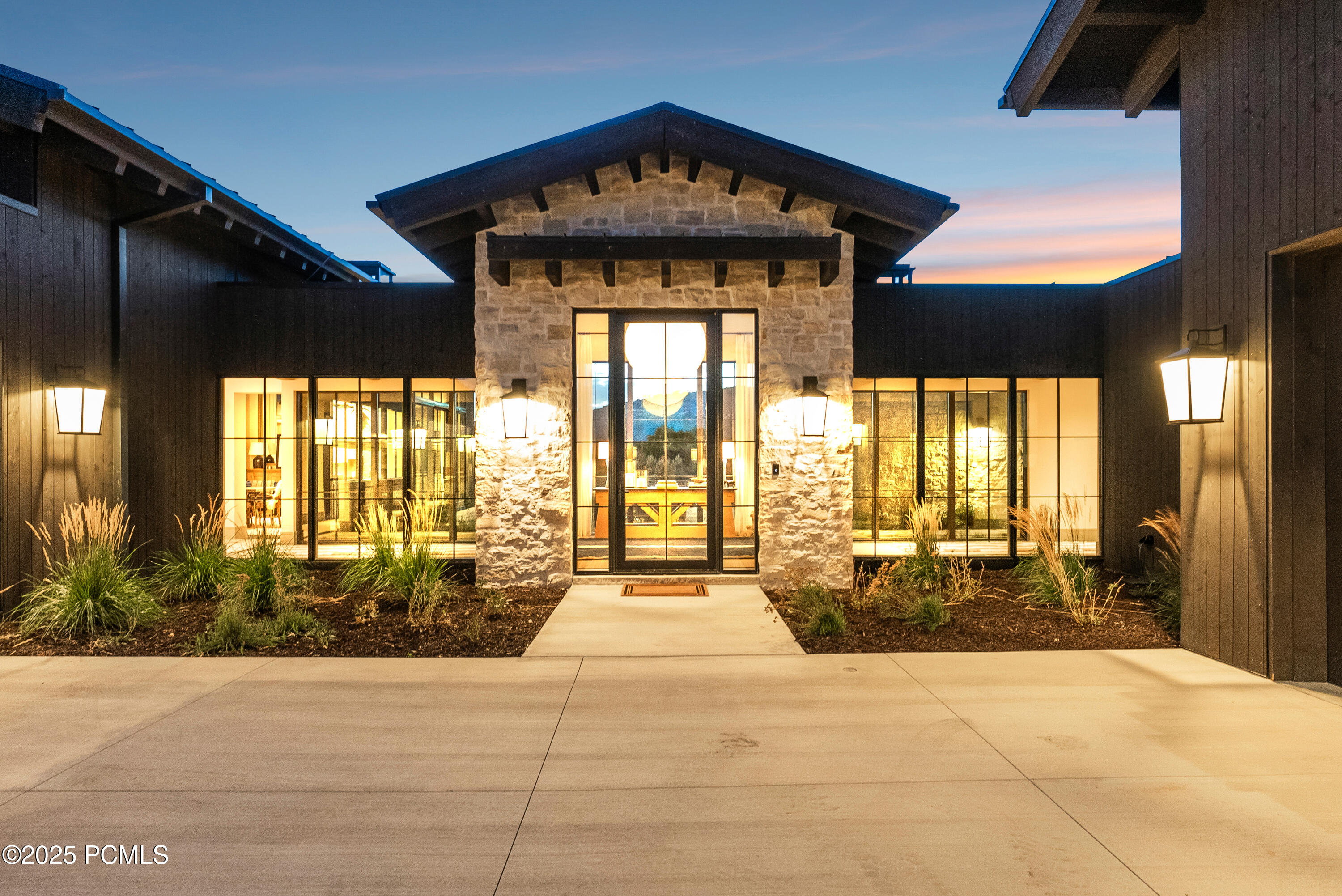 Heber City, Utah 84032, United States, 4 Bedrooms Bedrooms, ,5 BathroomsBathrooms,Residential,Active,200362