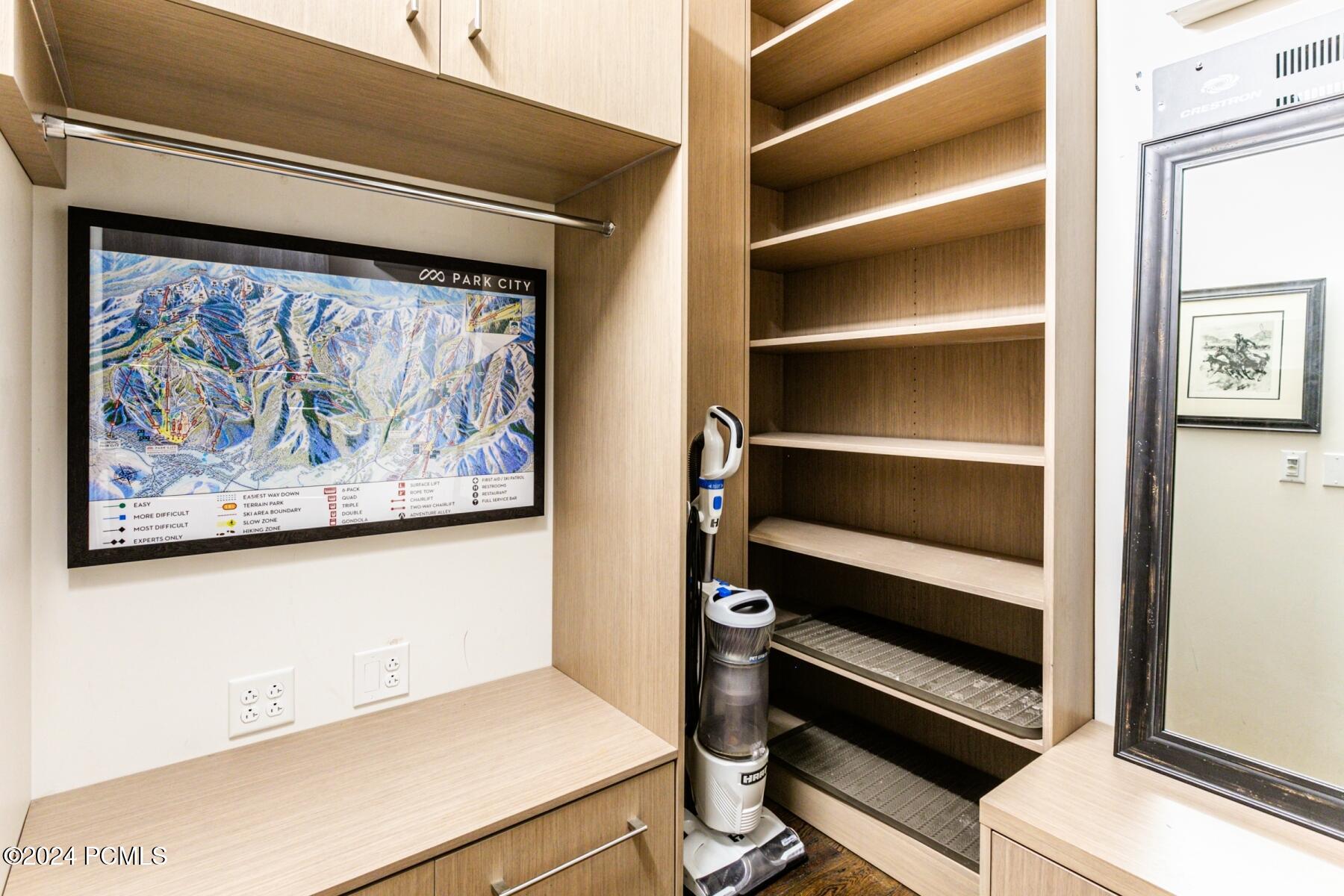 Park City, Utah 84060, United States, 3 Bedrooms Bedrooms, ,3 BathroomsBathrooms,Residential,Pending,35368