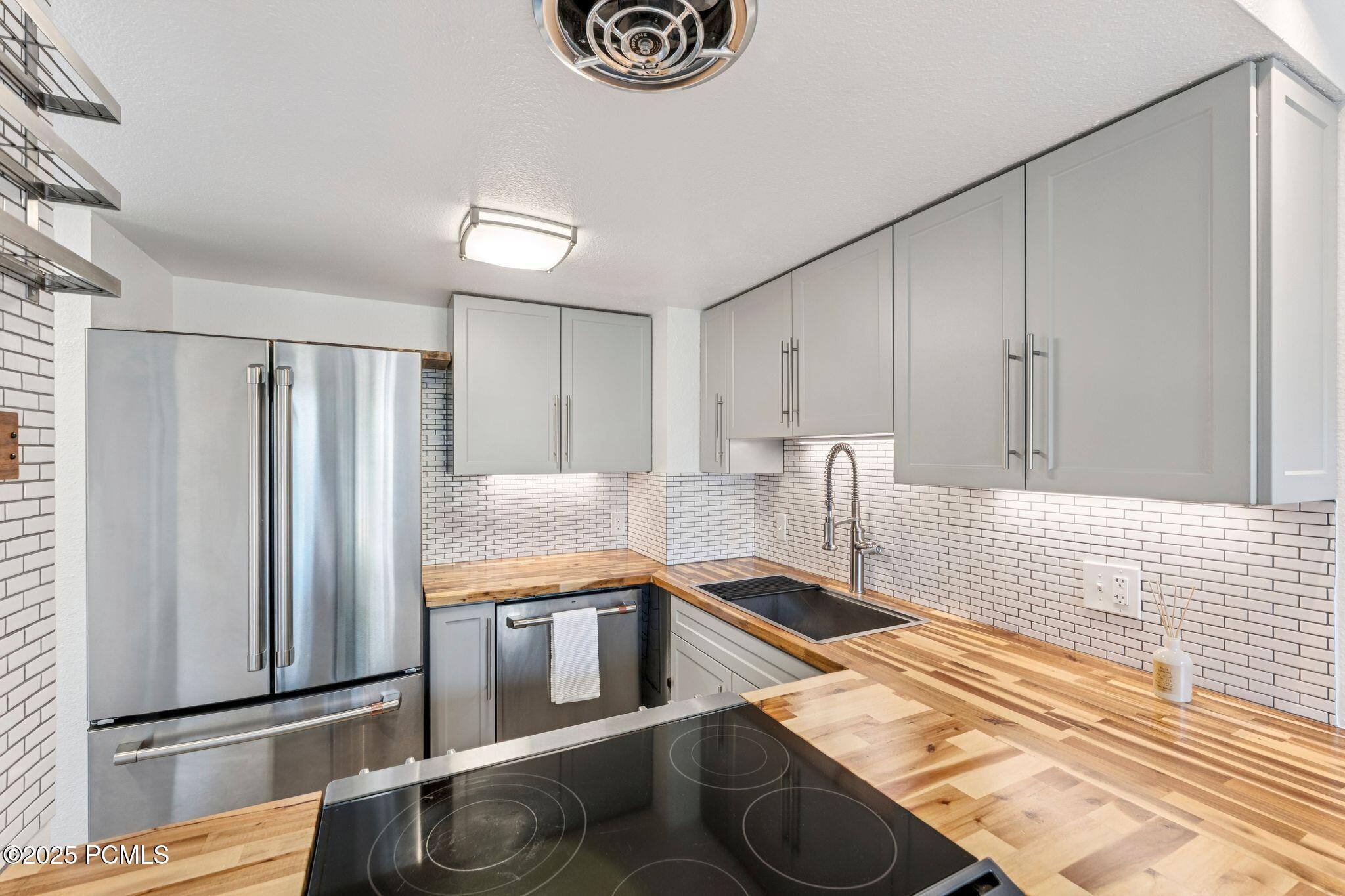 Park City, Utah 84060, United States, 2 Bedrooms Bedrooms, ,2 BathroomsBathrooms,Residential,Active,192434