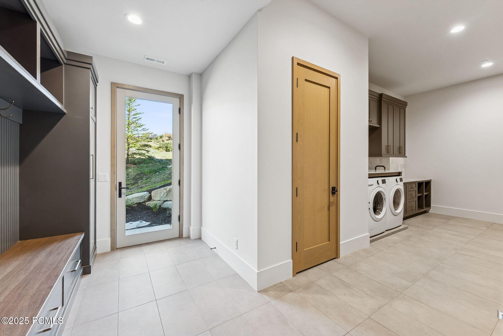 Kamas, Utah 84036, United States, 5 Bedrooms Bedrooms, ,6 BathroomsBathrooms,Residential,Active,215446