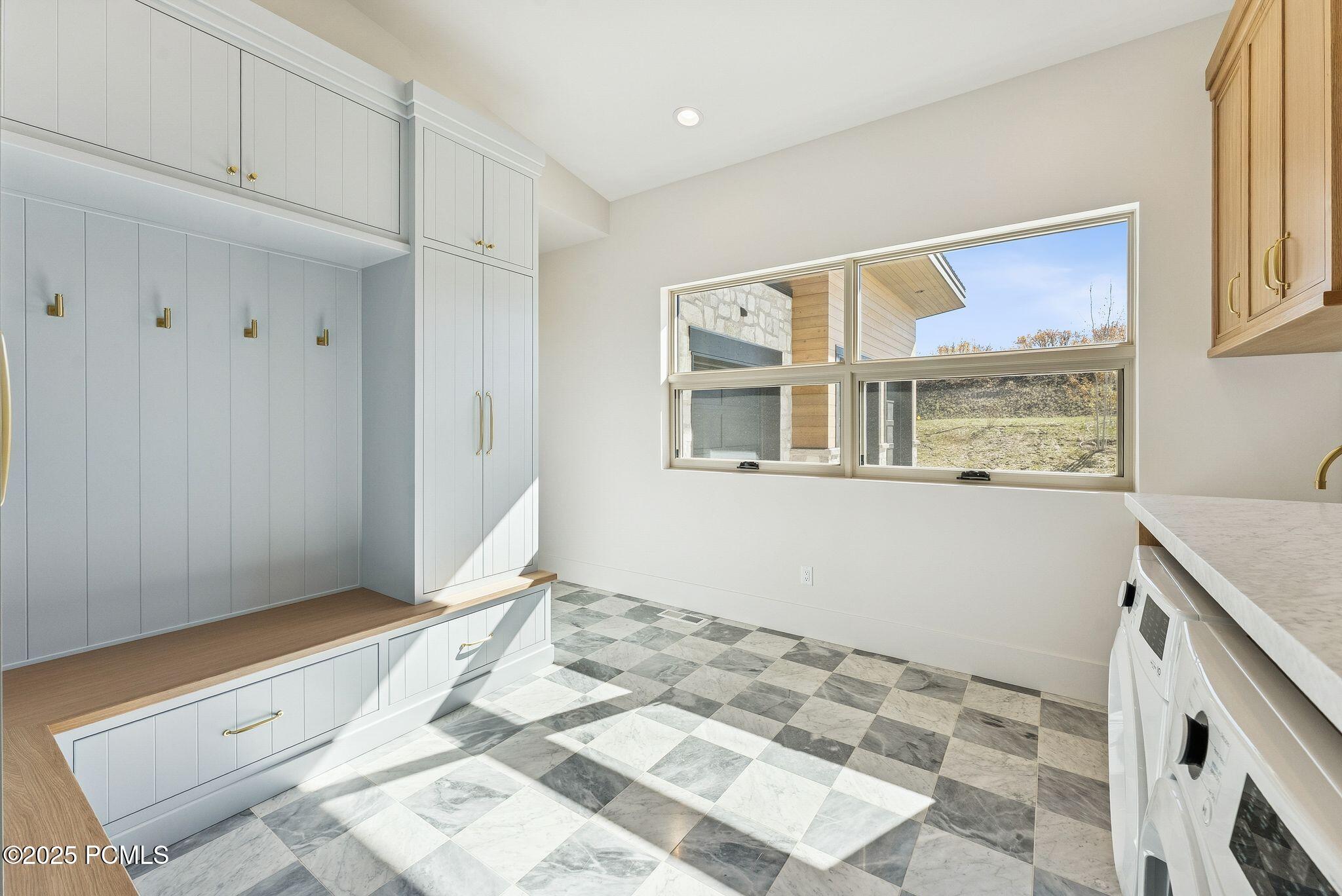 Kamas, Utah 84036, United States, 5 Bedrooms Bedrooms, ,6 BathroomsBathrooms,Residential,Active,215446