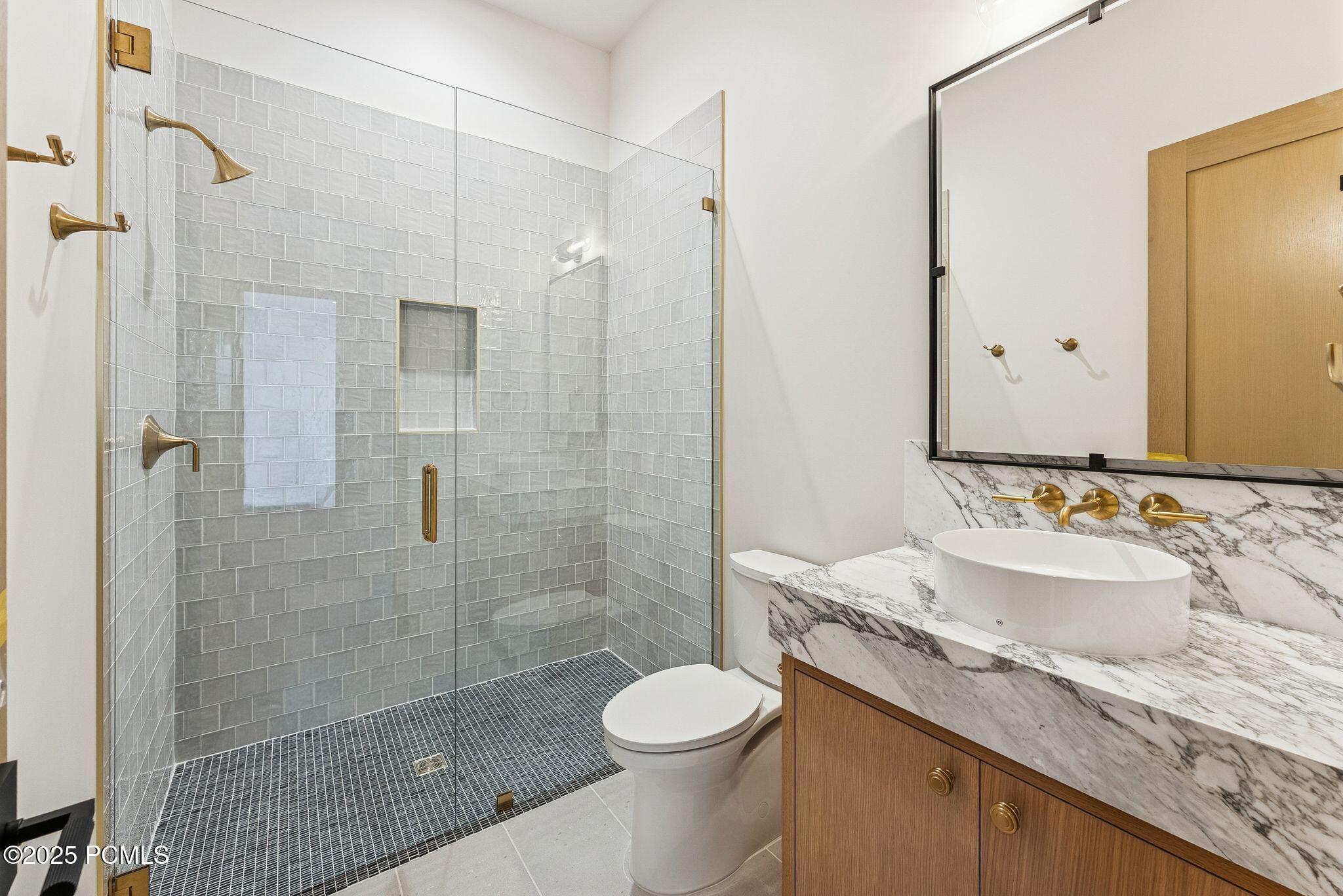 Kamas, Utah 84036, United States, 5 Bedrooms Bedrooms, ,6 BathroomsBathrooms,Residential,Active,215446