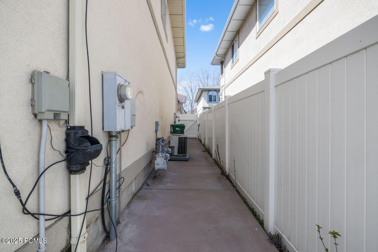 7819 S Spruce Tree Lane, Sandy, Utah image 25