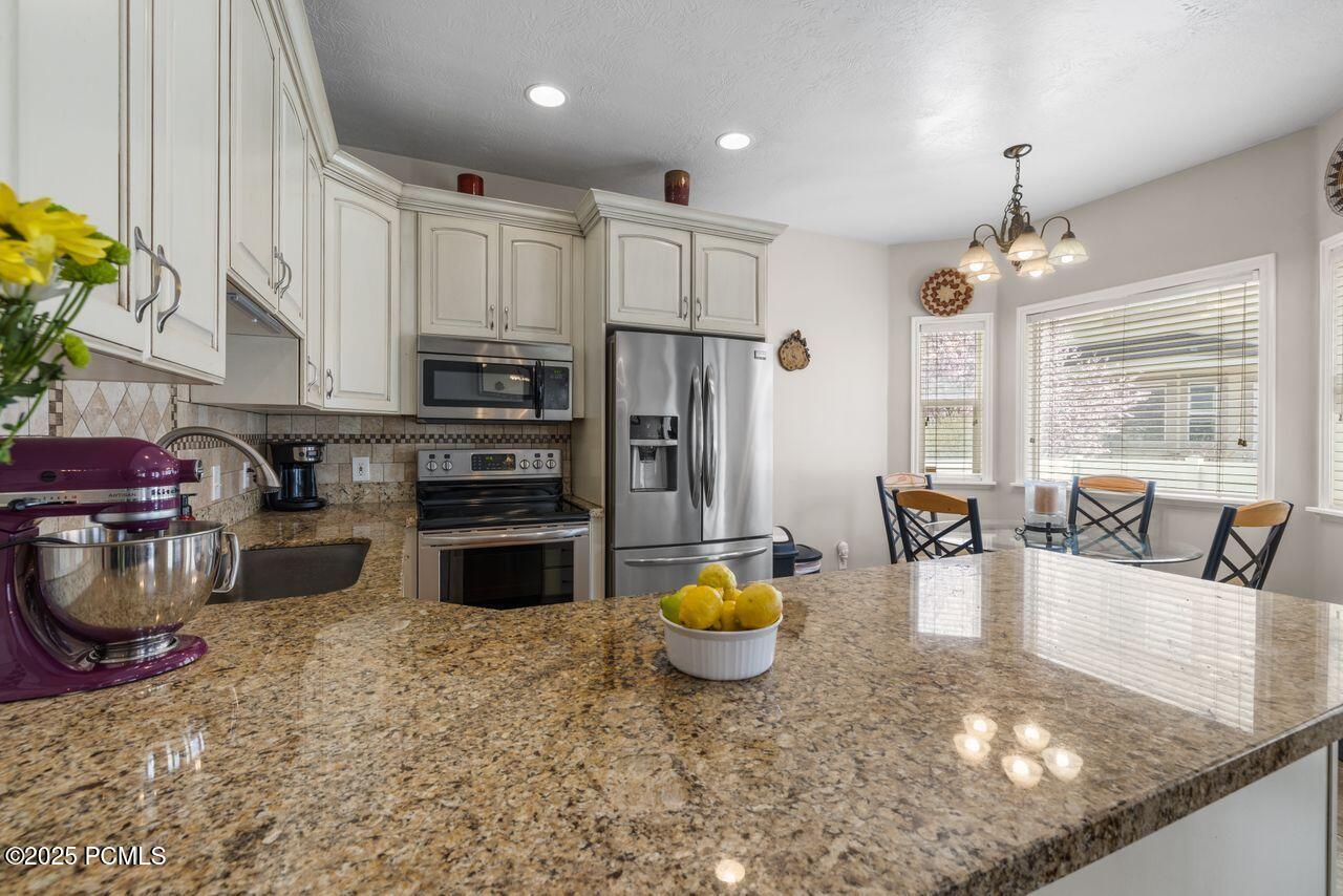 7819 S Spruce Tree Lane, Sandy, Utah image 5