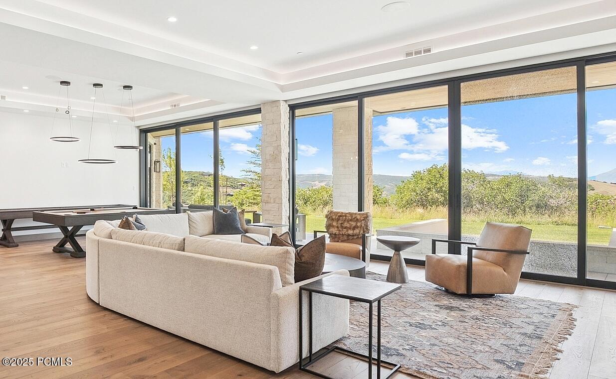 Kamas, Utah 84036, United States, 7 Bedrooms Bedrooms, ,9 BathroomsBathrooms,Residential,Active,187415