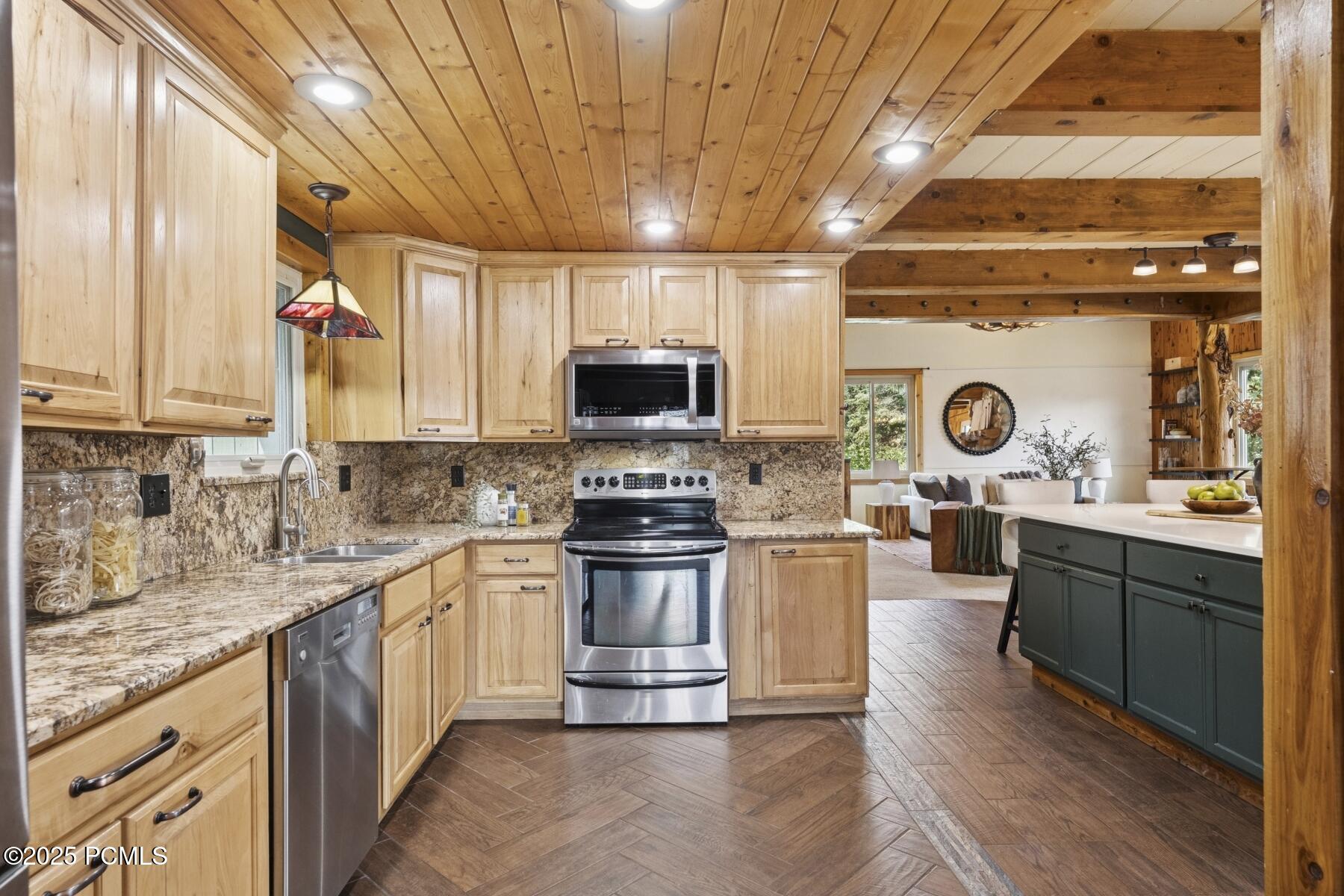 Park City, Utah 84098, United States, 3 Bedrooms Bedrooms, ,3 BathroomsBathrooms,Residential,Active,200336