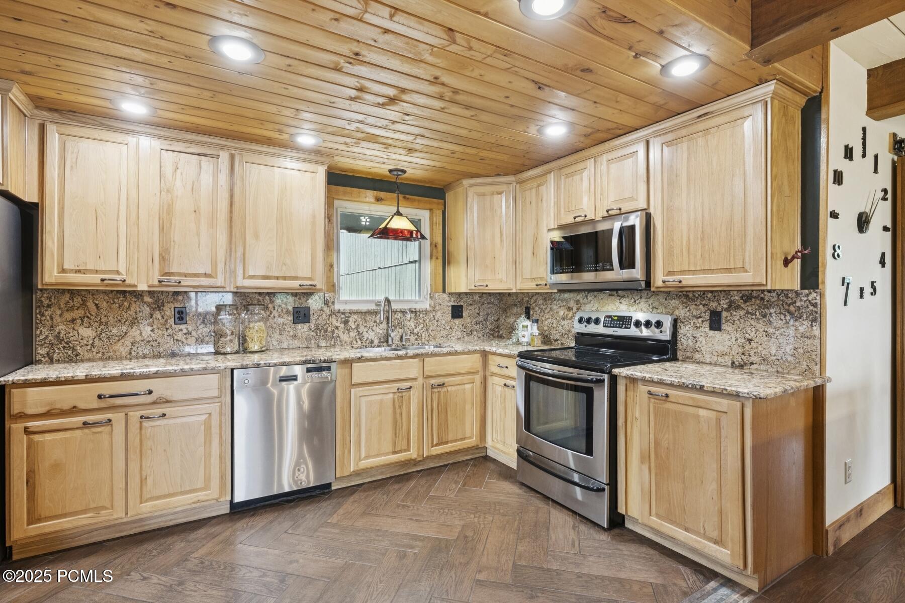 Park City, Utah 84098, United States, 3 Bedrooms Bedrooms, ,3 BathroomsBathrooms,Residential,Active,200336