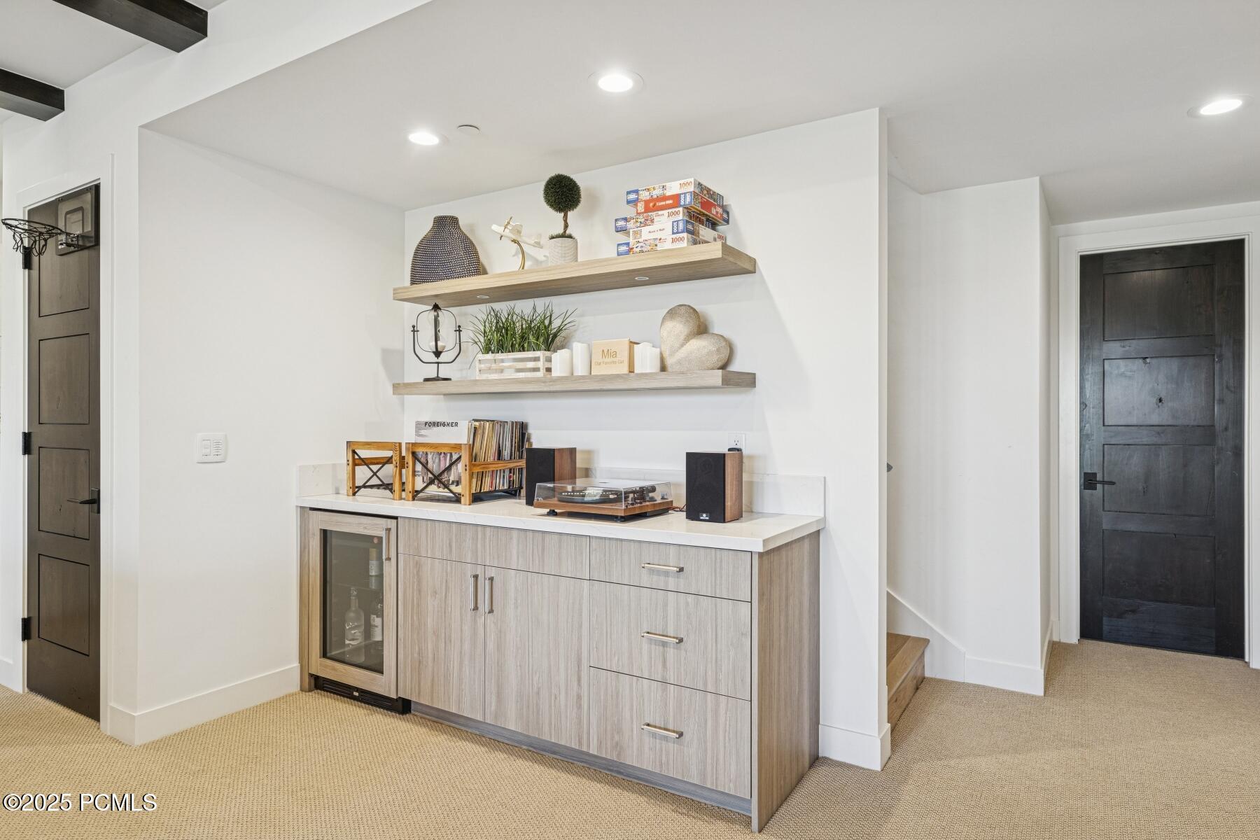 Park City, Utah 84098, United States, 6 Bedrooms Bedrooms, ,6 BathroomsBathrooms,Residential,Active,253933