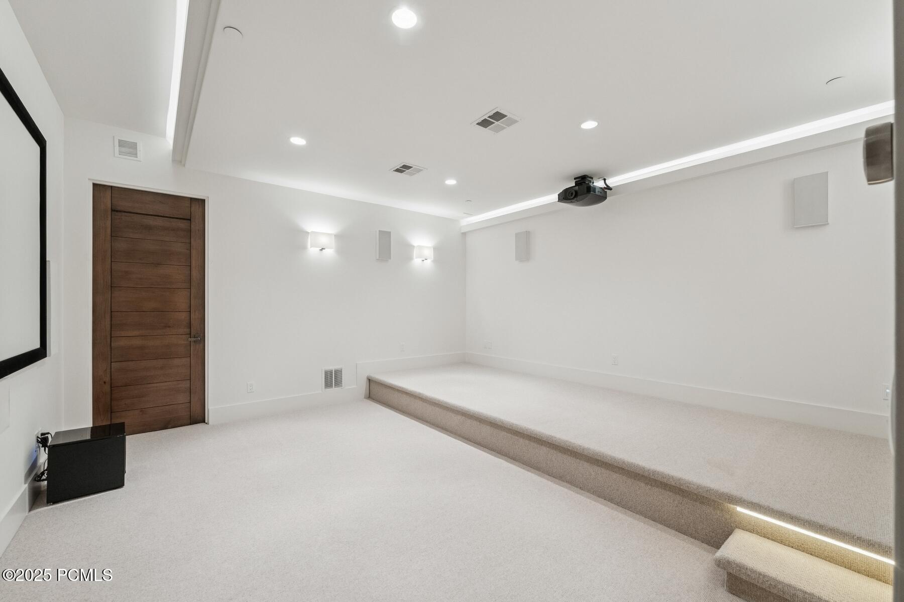 Park City, Utah 84098, United States, 6 Bedrooms Bedrooms, ,8 BathroomsBathrooms,Residential,Active,164156