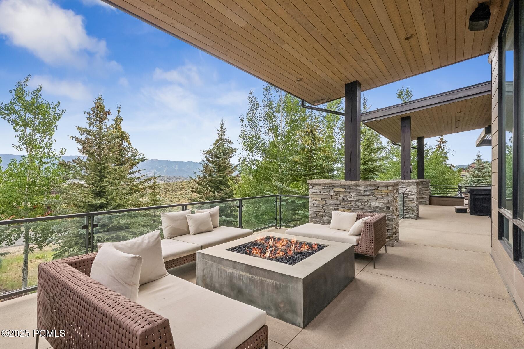 Park City, Utah 84098, United States, 6 Bedrooms Bedrooms, ,8 BathroomsBathrooms,Residential,Active,164156