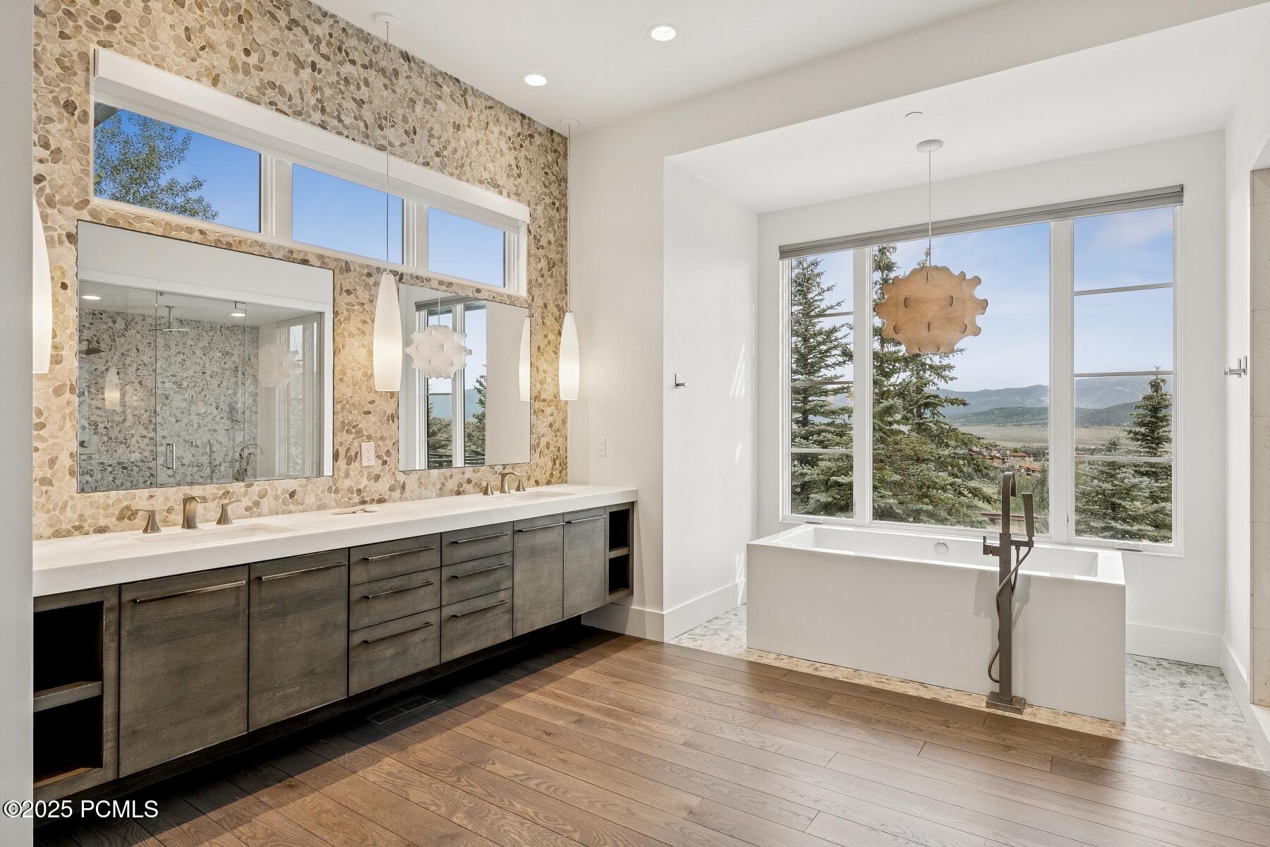 Park City, Utah 84098, United States, 6 Bedrooms Bedrooms, ,8 BathroomsBathrooms,Residential,Active,164156