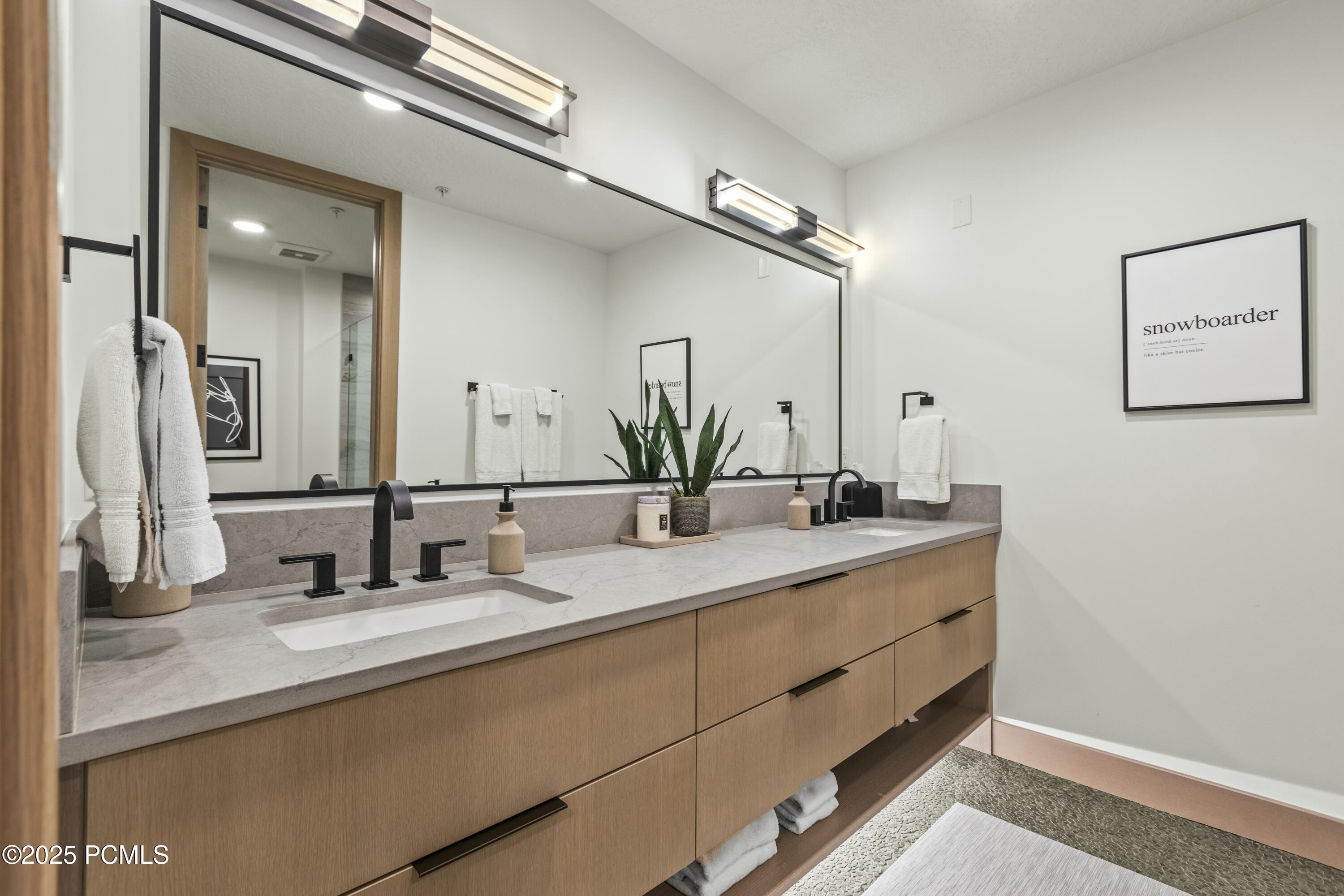 Park City, Utah 84060, United States, 2 Bedrooms Bedrooms, ,3 BathroomsBathrooms,Residential,Active,11534