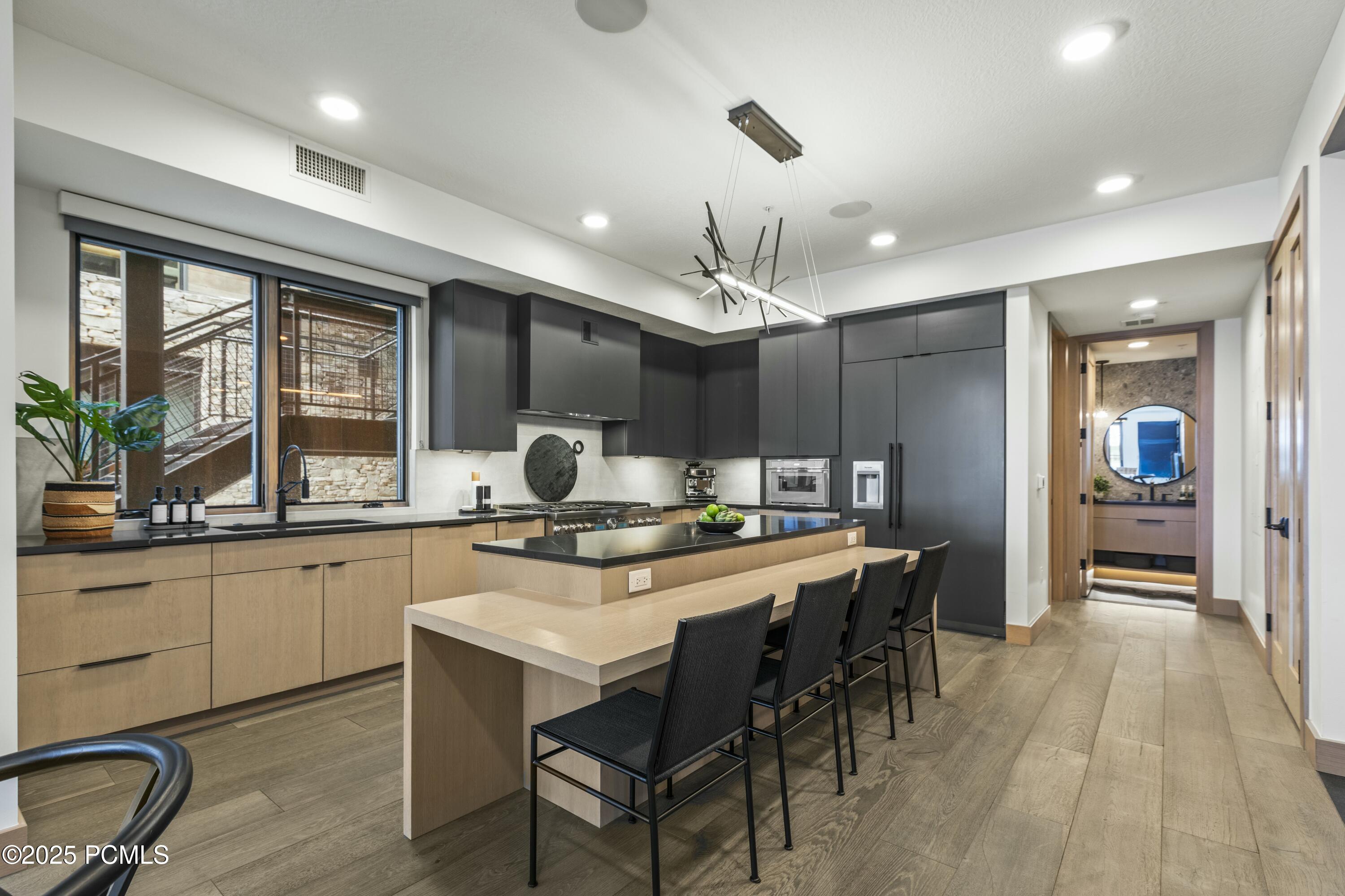 Park City, Utah 84060, United States, 2 Bedrooms Bedrooms, ,3 BathroomsBathrooms,Residential,Active,11534