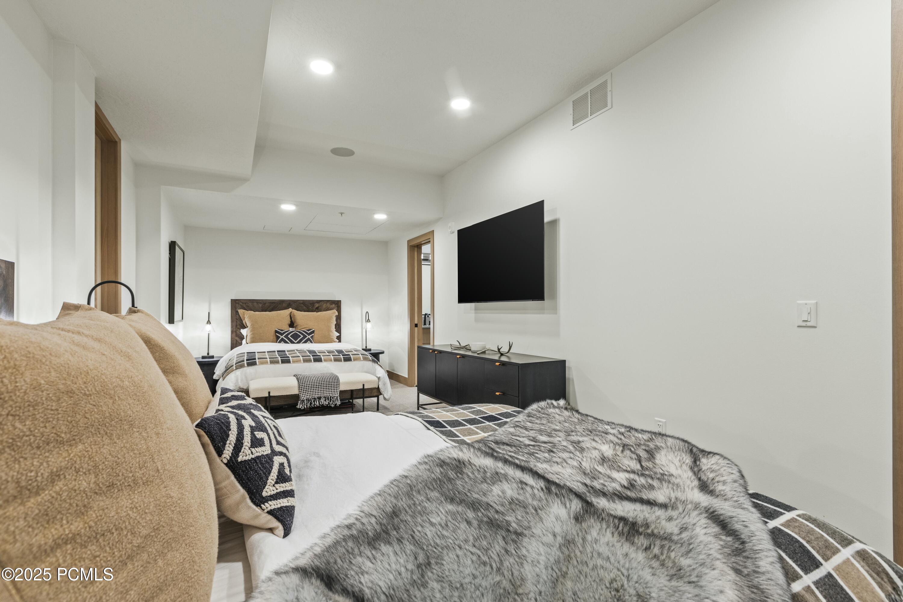 Park City, Utah 84060, United States, 2 Bedrooms Bedrooms, ,3 BathroomsBathrooms,Residential,Active,11534