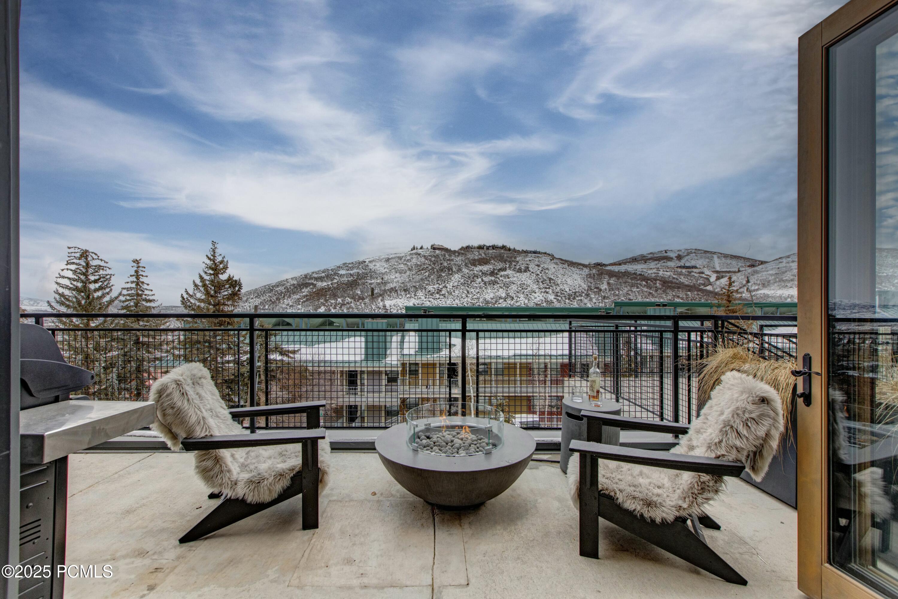 Park City, Utah 84060, United States, 2 Bedrooms Bedrooms, ,3 BathroomsBathrooms,Residential,Active,11534