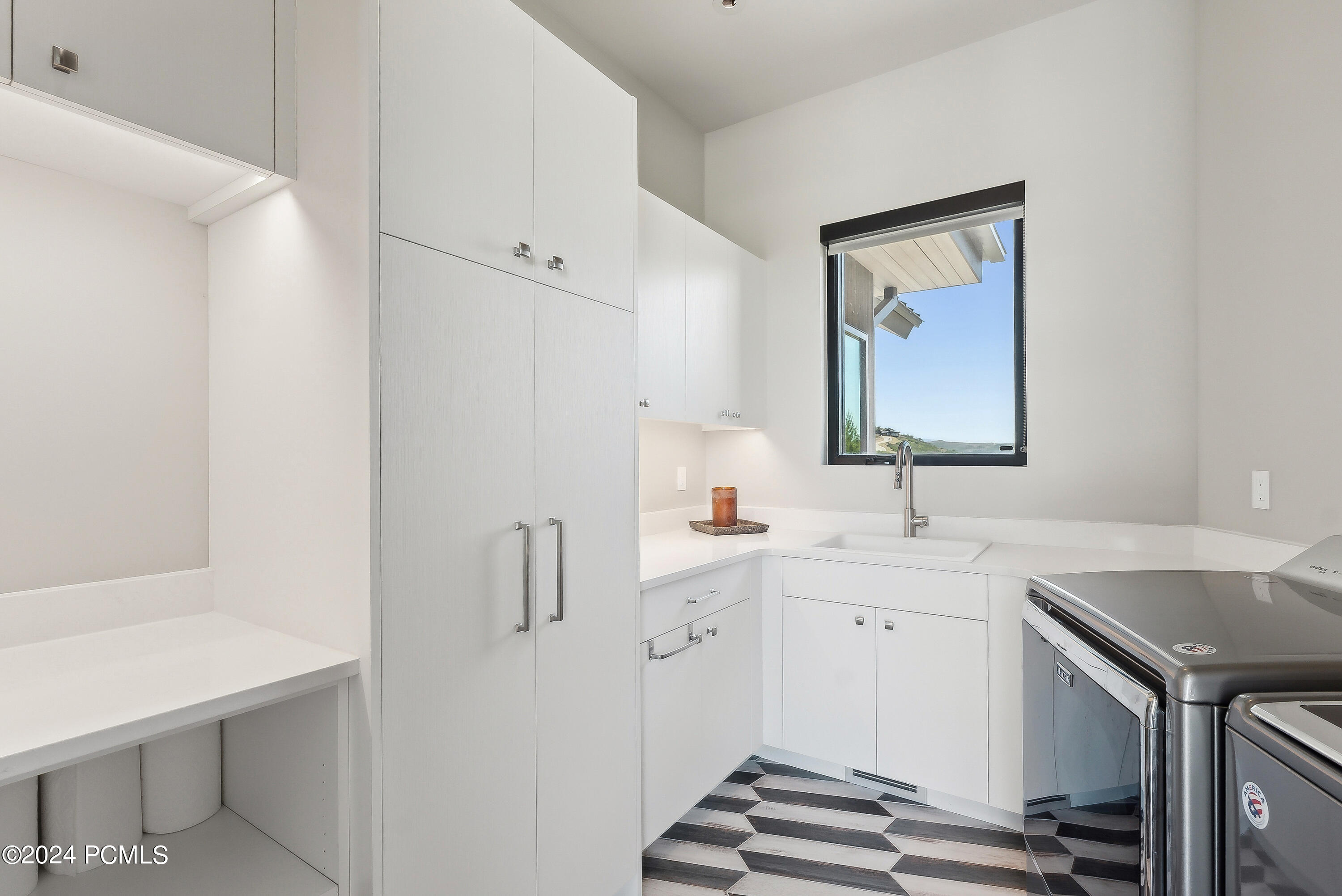 Kamas, Utah 84036, United States, 5 Bedrooms Bedrooms, ,7 BathroomsBathrooms,Residential,Pending,45628