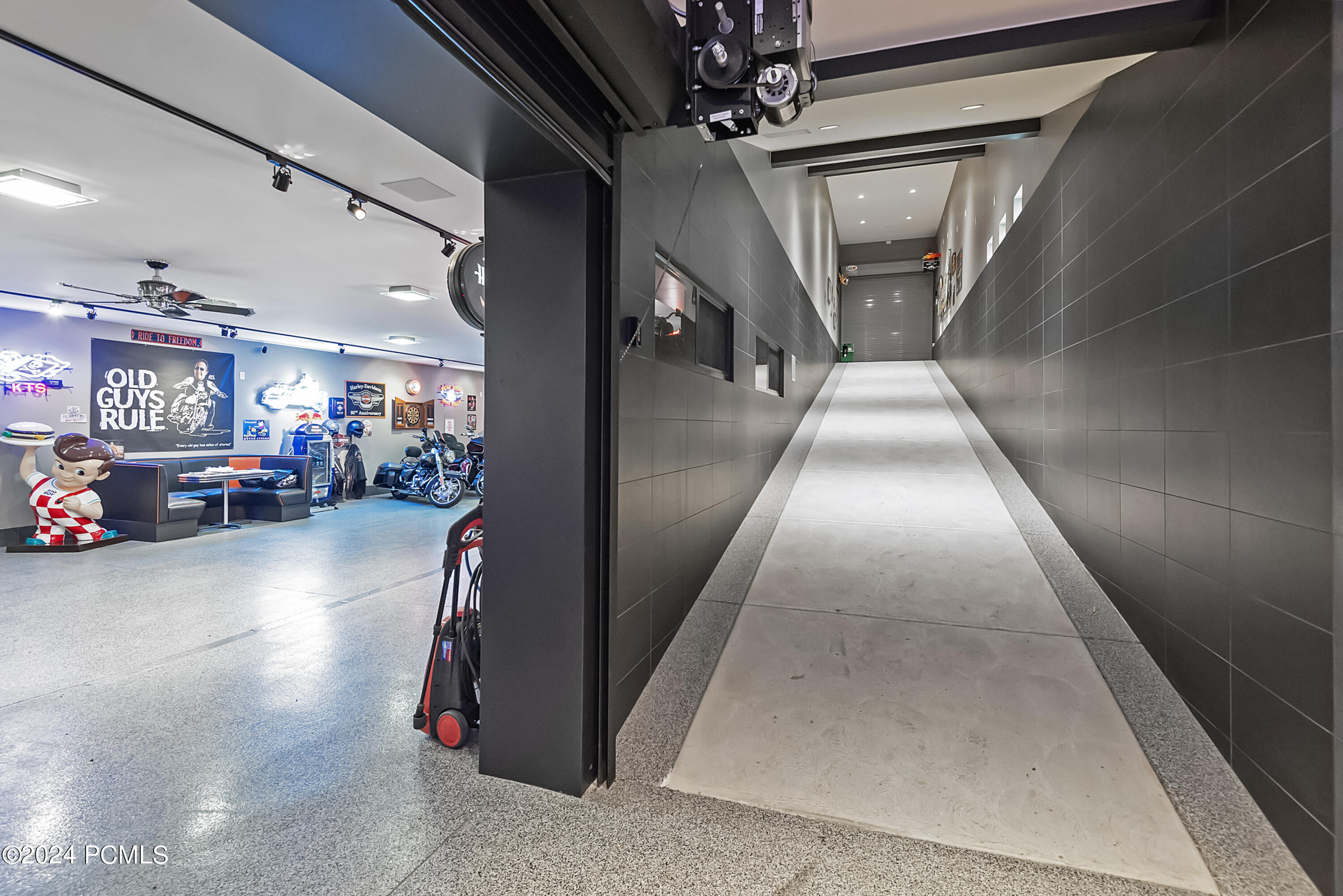 Salt Lake City, Utah 84121, United States, 4 Bedrooms Bedrooms, ,8 BathroomsBathrooms,Residential,Active,46339