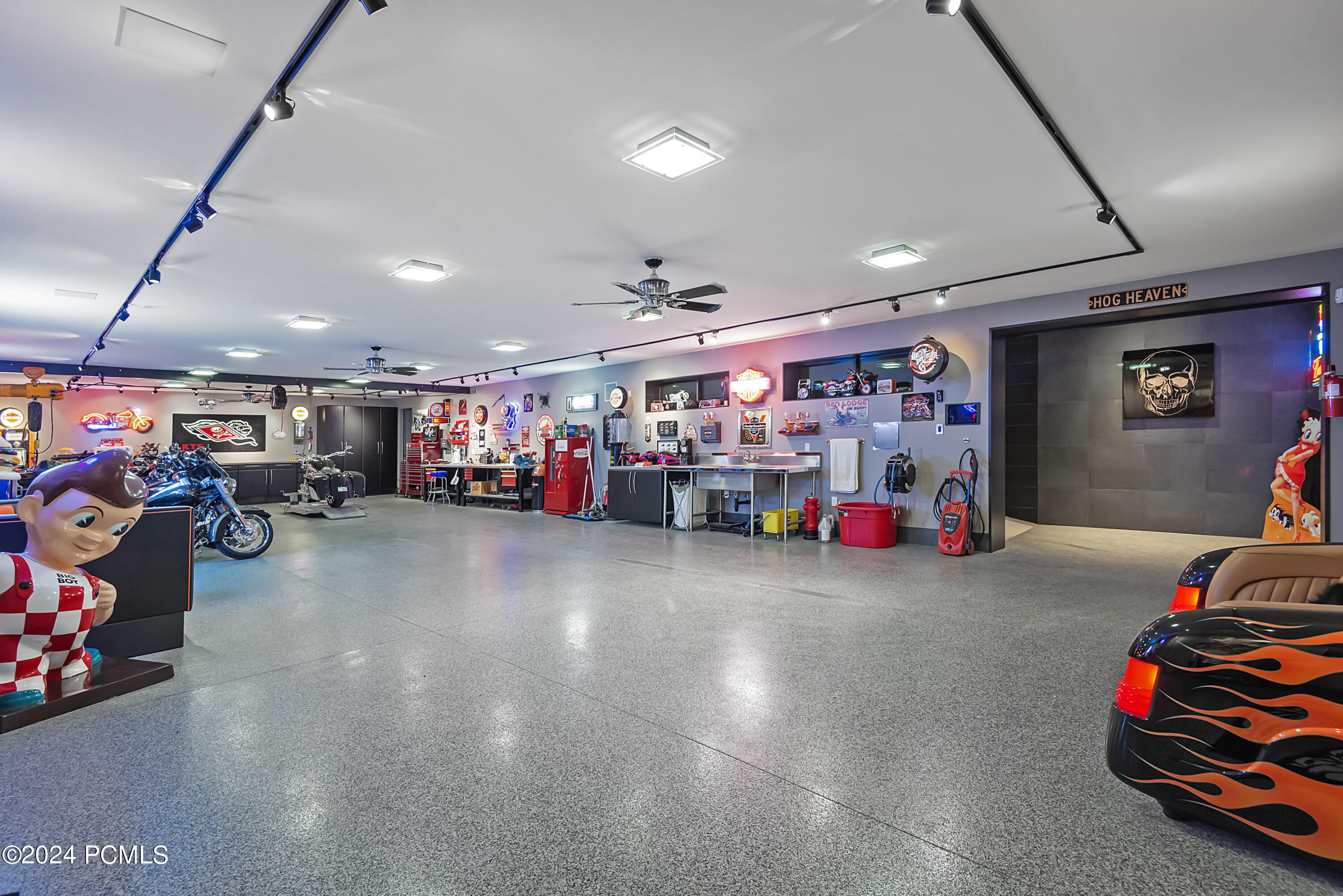 Salt Lake City, Utah 84121, United States, 4 Bedrooms Bedrooms, ,8 BathroomsBathrooms,Residential,Active,46339