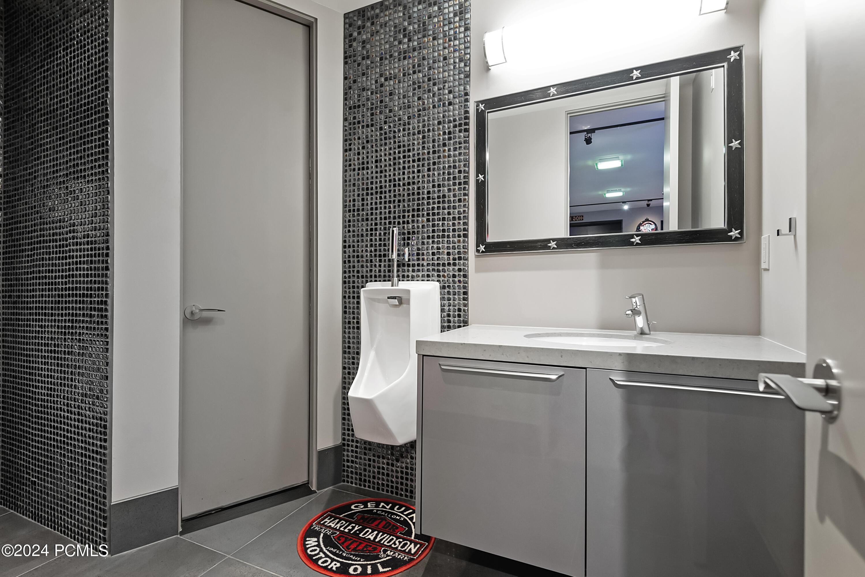 Salt Lake City, Utah 84121, United States, 4 Bedrooms Bedrooms, ,8 BathroomsBathrooms,Residential,Active,46339