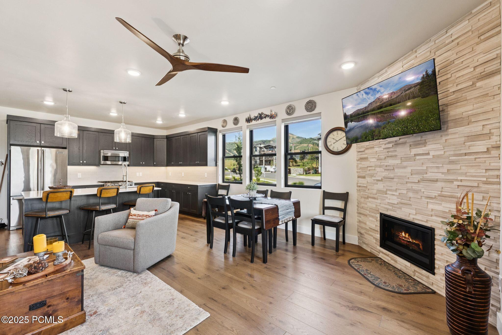 Heber City, Utah 84032, United States, 3 Bedrooms Bedrooms, ,2 BathroomsBathrooms,Residential,Active,229602