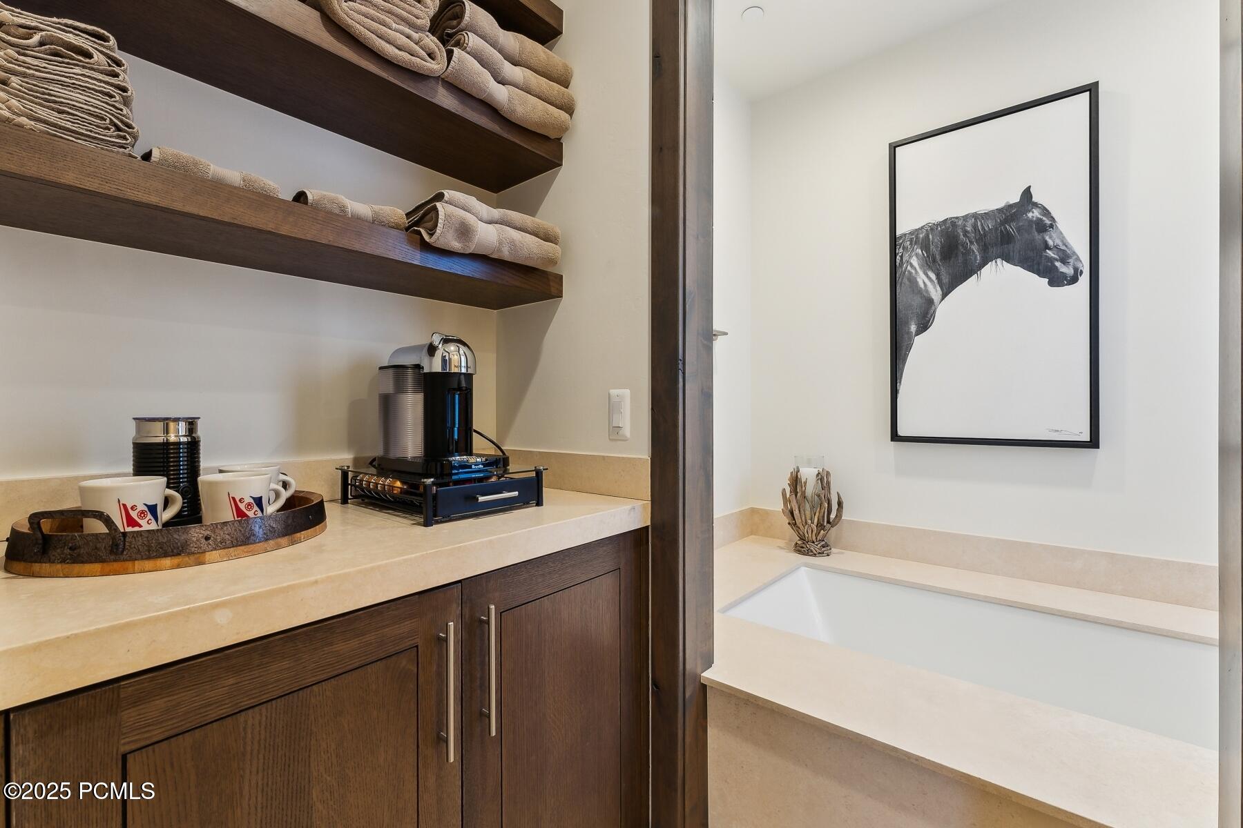 Park City, Utah 84098, United States, 3 Bedrooms Bedrooms, ,3 BathroomsBathrooms,Residential,Pending,80913